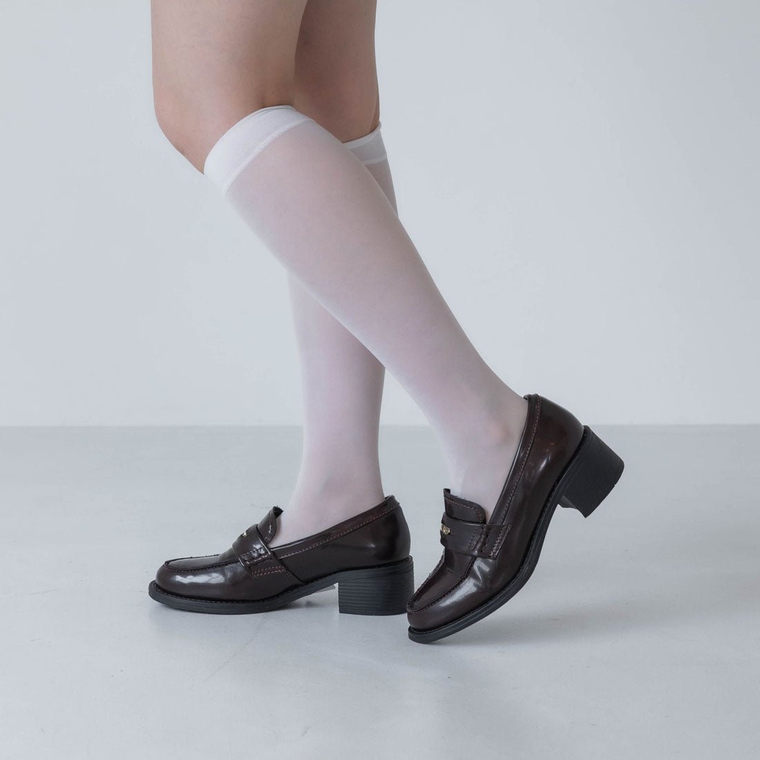 【EVOL/イーボル】 【ふかふか・クッション入り】4.5cmコインローファー IZ5863  （ブラウンエナメル） ブラウンエナメル