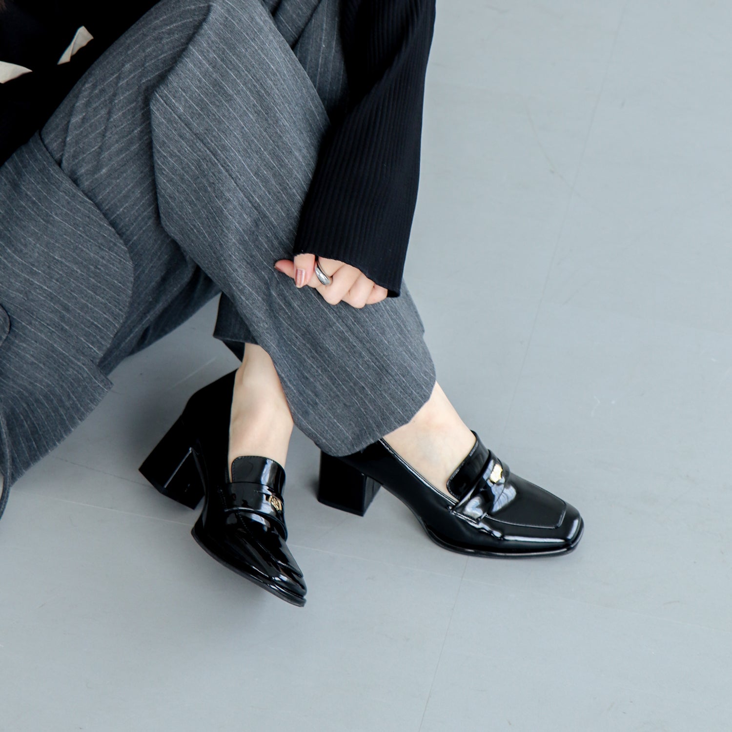 【EVOL】 Coin 6.5cm Heel Loafer IX5521