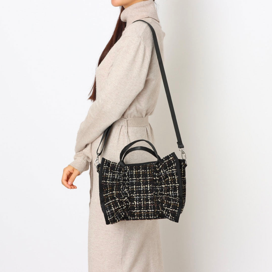 イグジスタンス EXISTENCE ダイバー素材フリルショルダーバッグ （tweed white） tweed white
