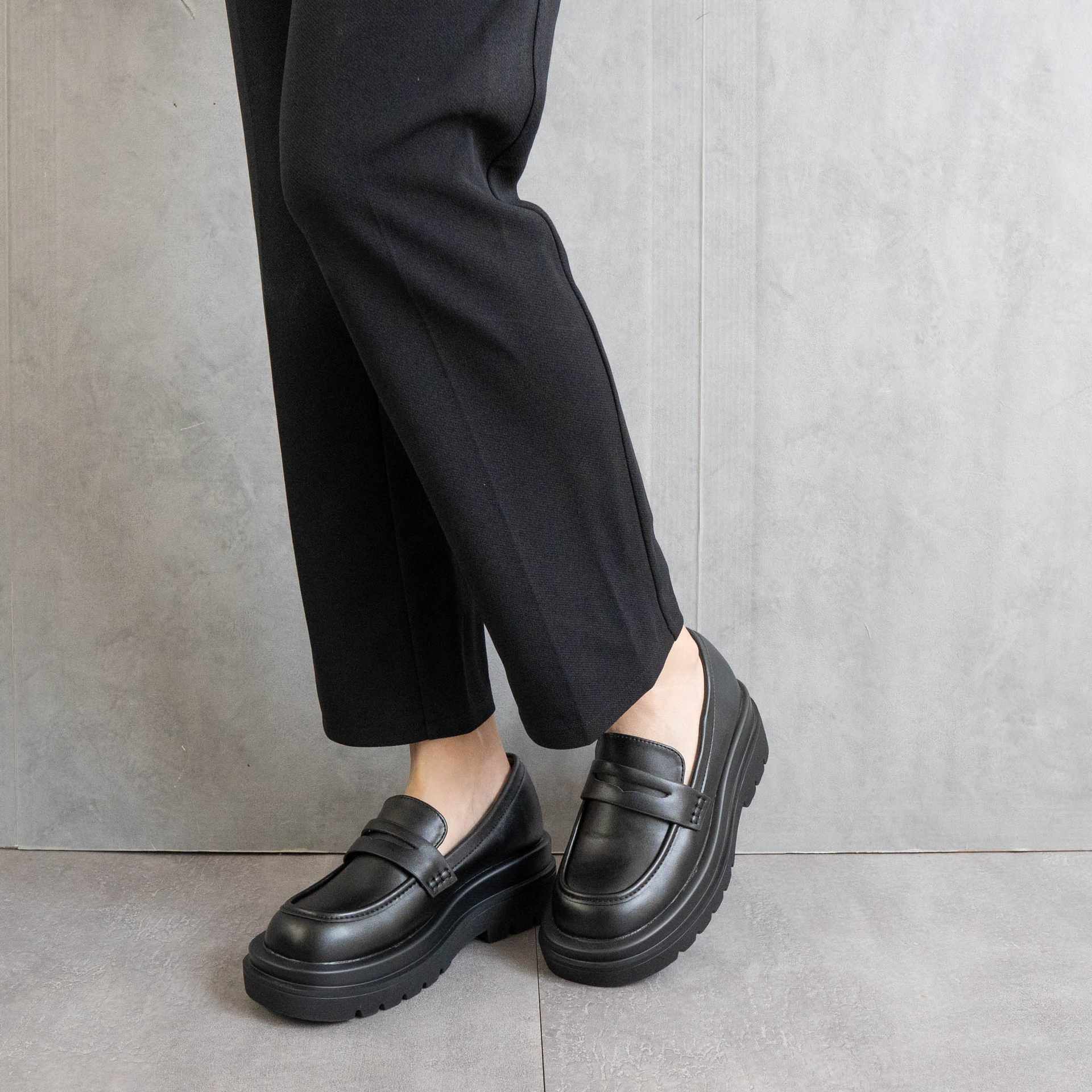 ファビーファビー FABBY FABBY. チャンキーヒールローファー