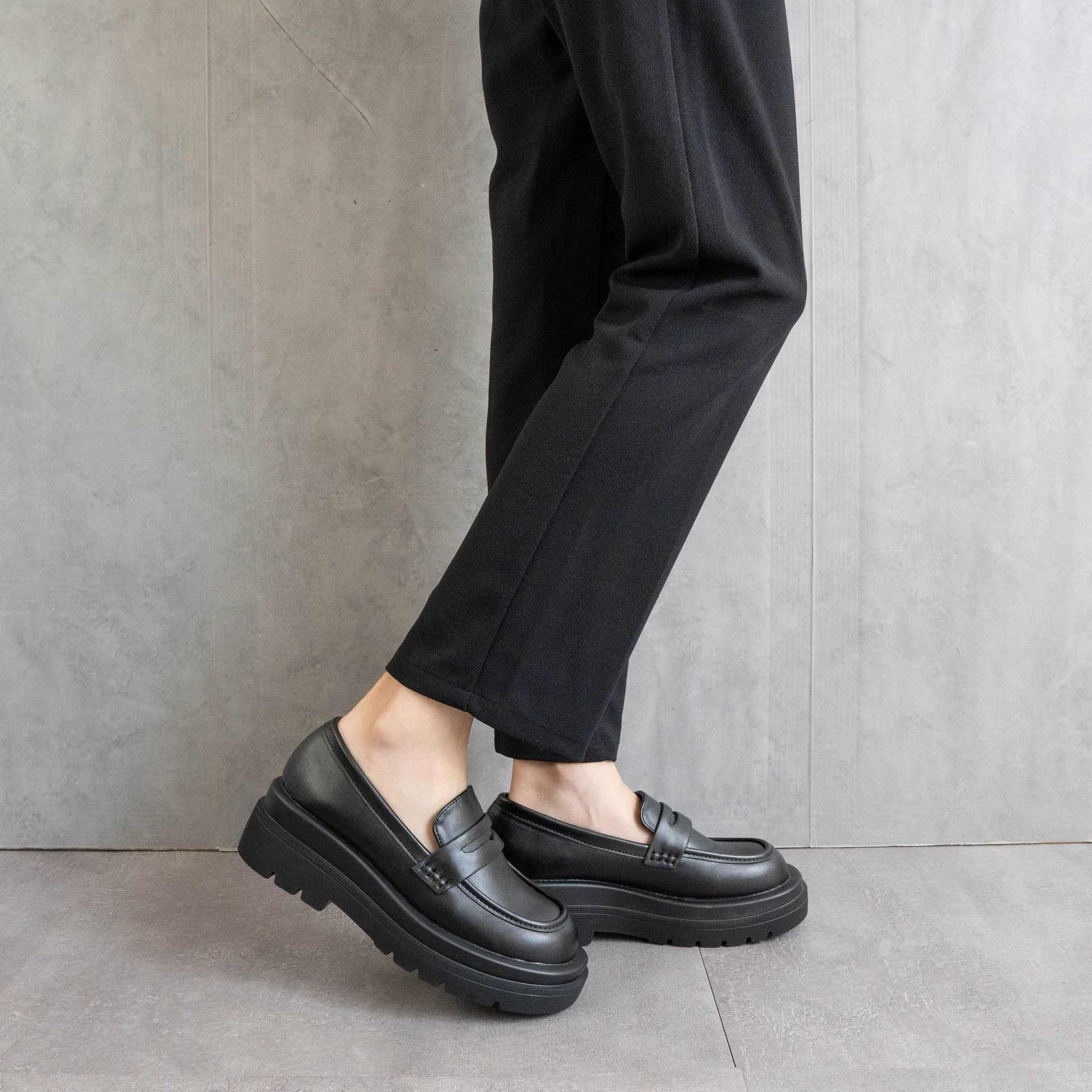 ファビーファビー FABBY FABBY. チャンキーヒールローファー