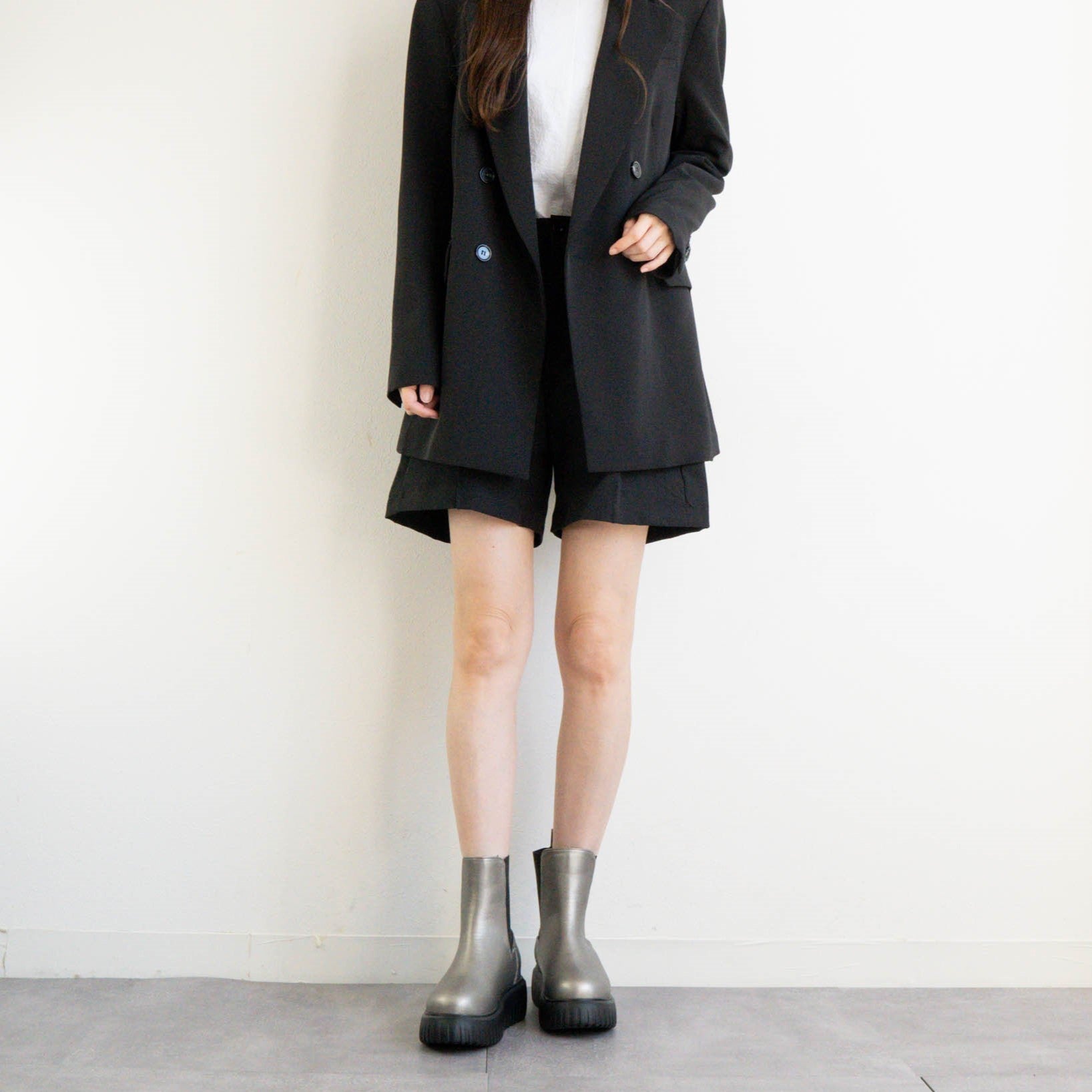 ファビーファビー FABBY FABBY. トラックソールワイドサイドゴアショートブーツ （シルバー） シルバー