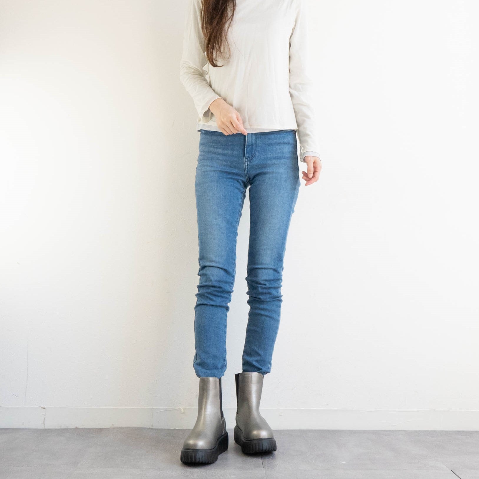 ファビーファビー FABBY FABBY. トラックソールワイドサイドゴアショートブーツ （シルバー） シルバー
