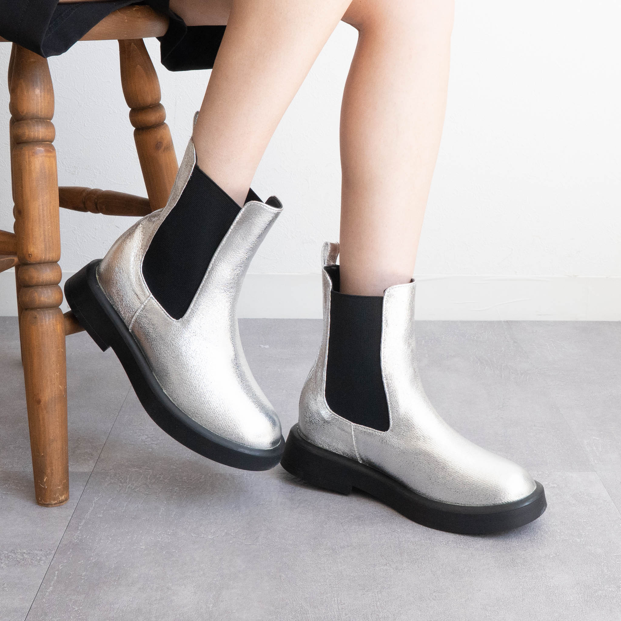 ファビーファビー FABBY FABBY. サイドゴアジョッキーショートブーツ （シルバー） シルバー