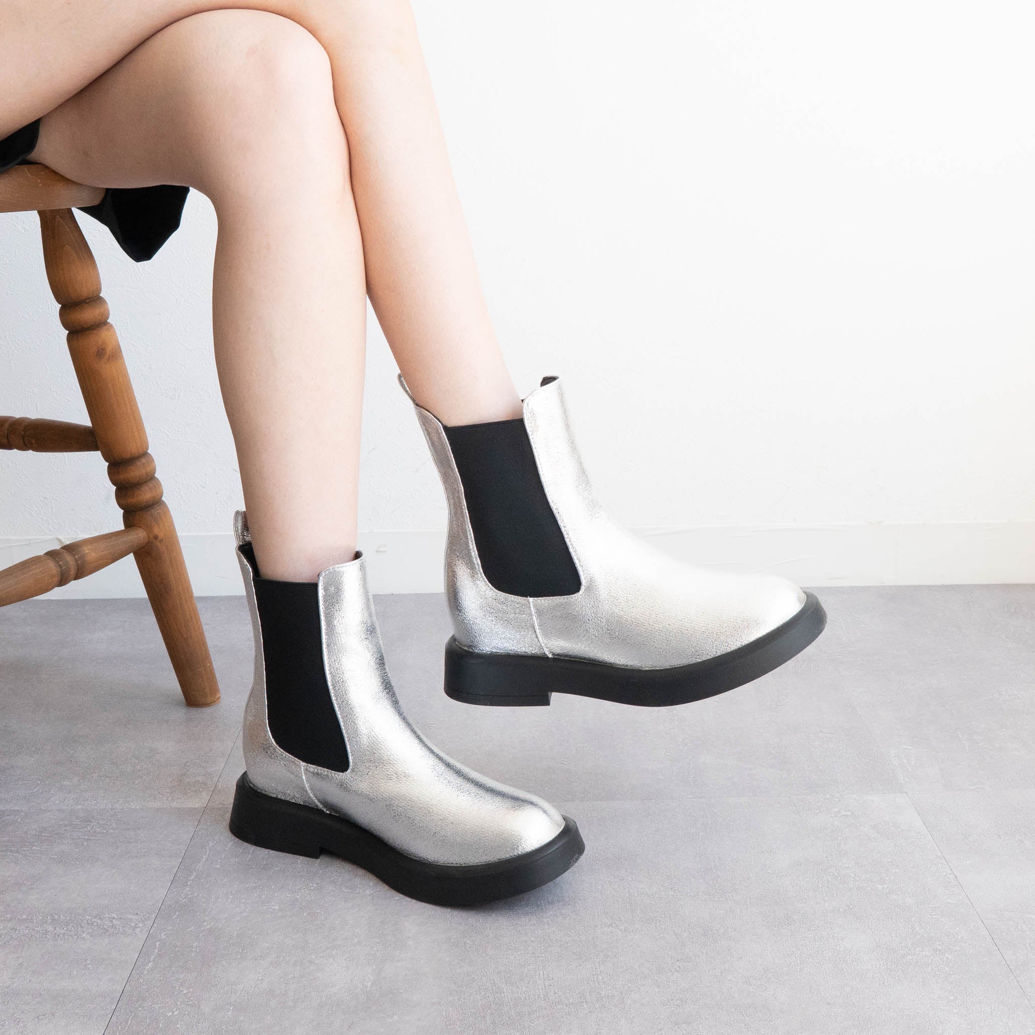 ファビーファビー FABBY FABBY. サイドゴアジョッキーショートブーツ （シルバー） シルバー