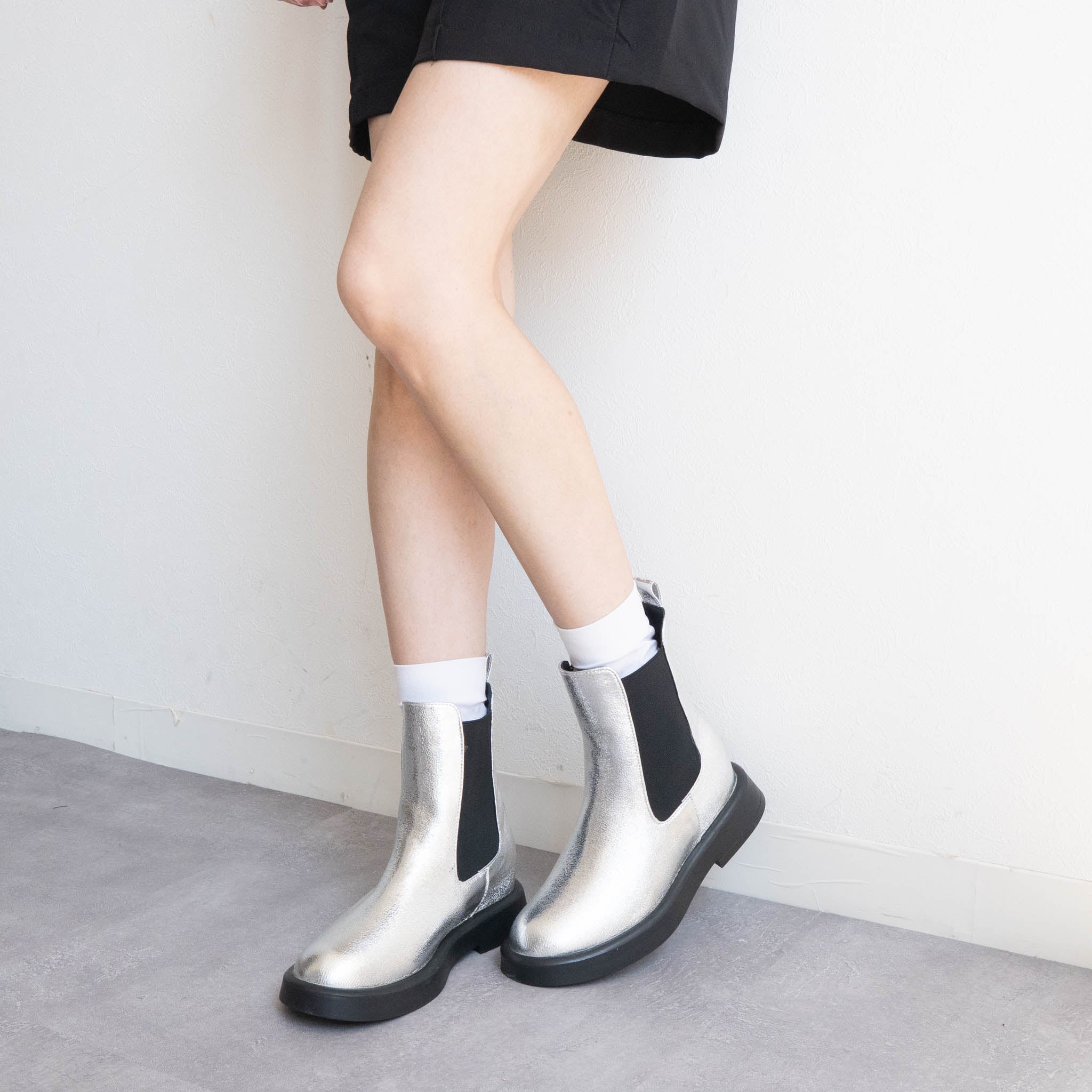 ファビーファビー FABBY FABBY. サイドゴアジョッキーショートブーツ （シルバー） シルバー