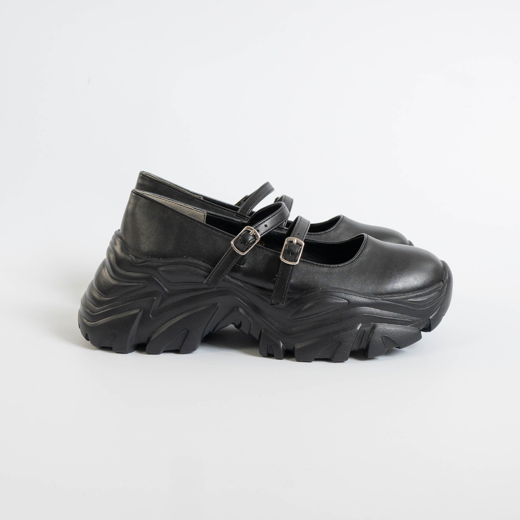 Fabby Fabby. Volume sneaker two strap shoes.