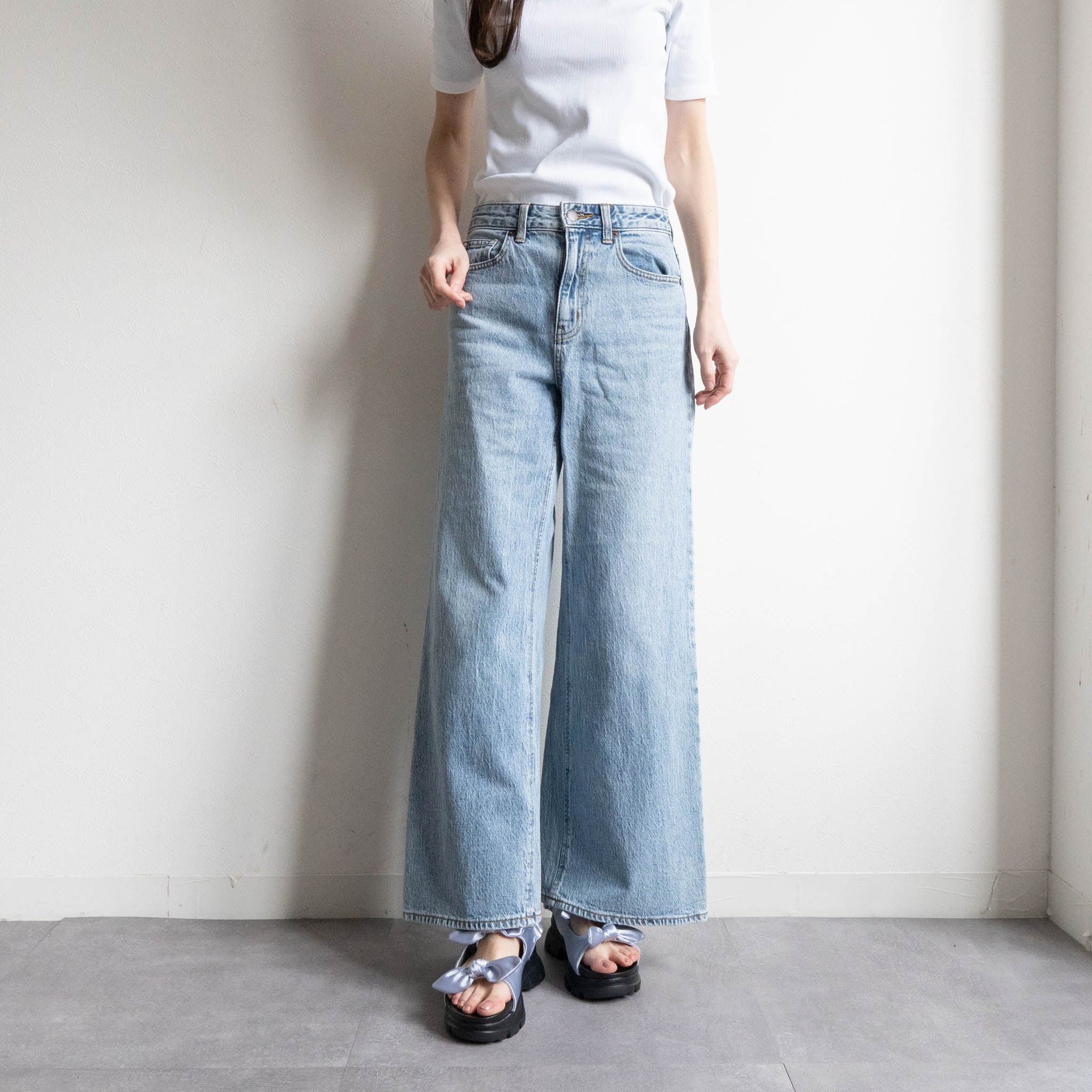 ファビーファビー FABBY FABBY. スニーカーソールリボンベルトサンダル （シルバー） シルバー