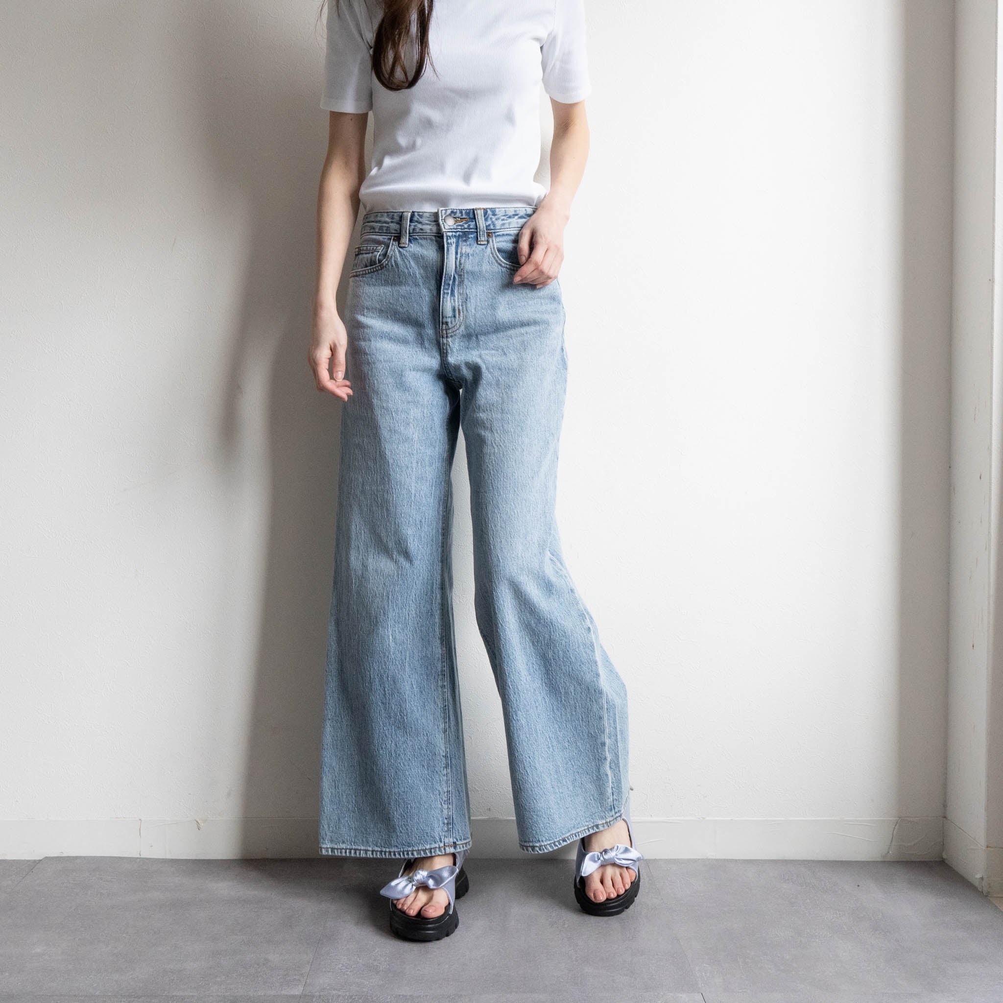 ファビーファビー FABBY FABBY. スニーカーソールリボンベルトサンダル （シルバー） シルバー