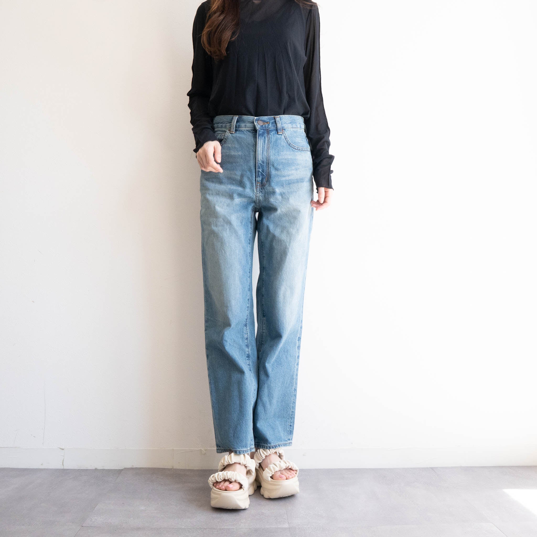 ファビーファビー FABBY FABBY. シャーリング2ベルト厚底サンダル （オフ） オフ