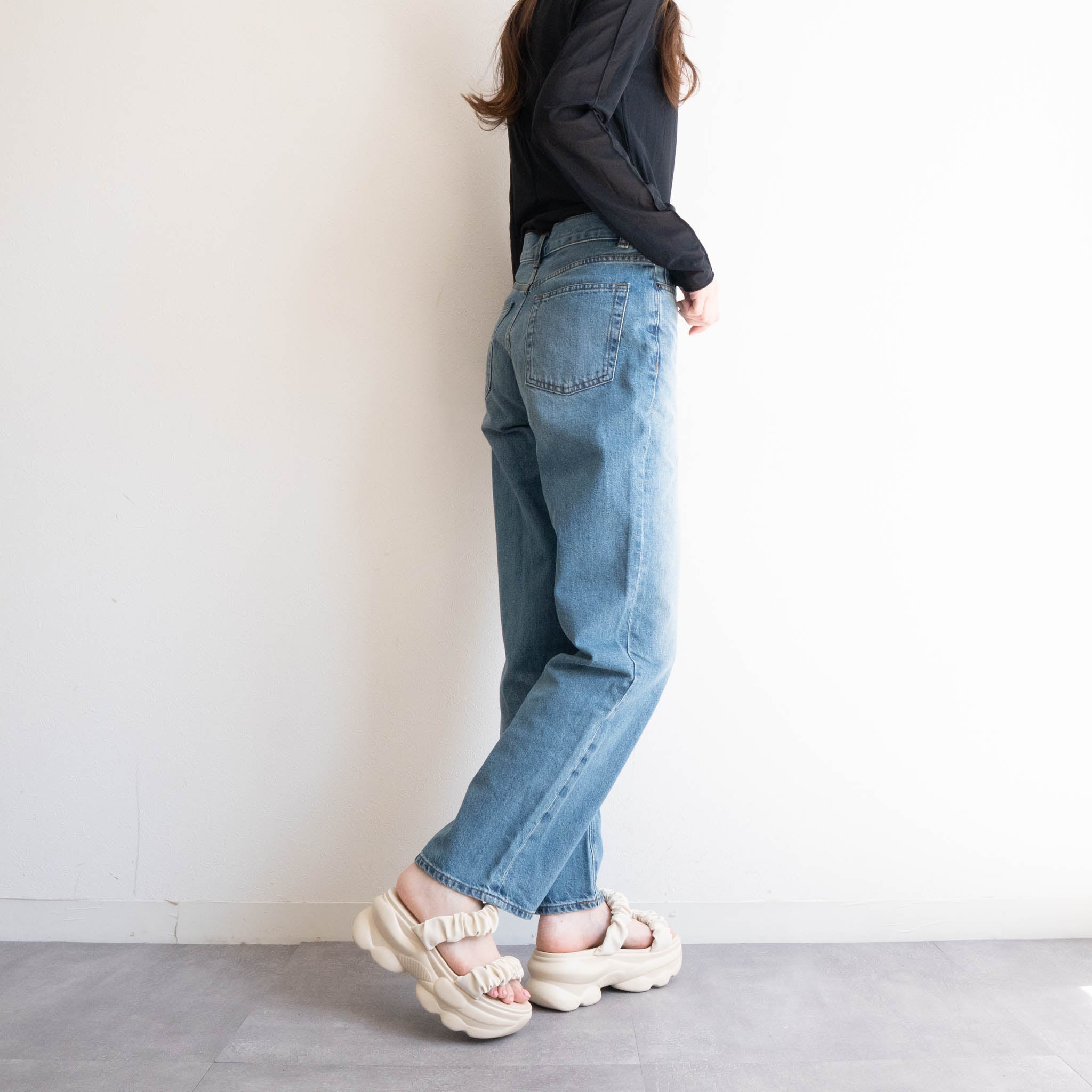 ファビーファビー FABBY FABBY. シャーリング2ベルト厚底サンダル （オフ） オフ