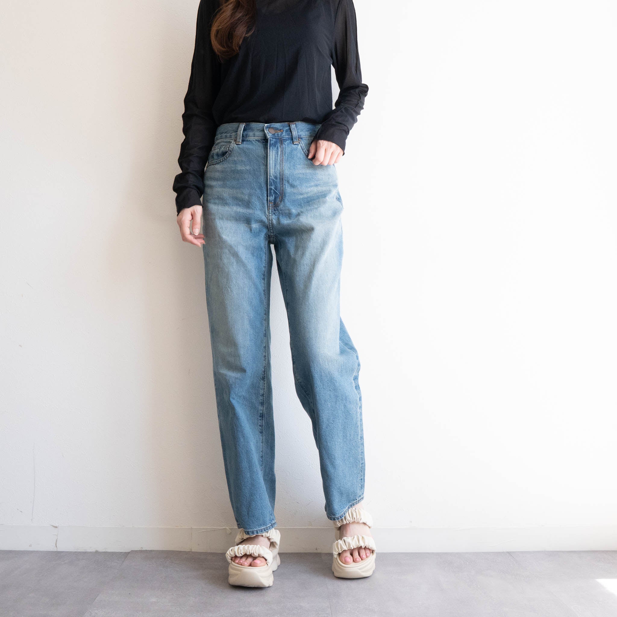 ファビーファビー FABBY FABBY. シャーリング2ベルト厚底サンダル （オフ） オフ