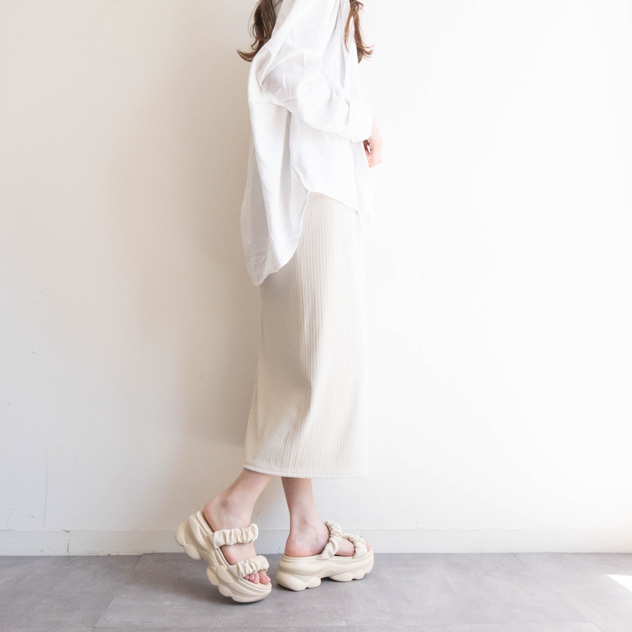 ファビーファビー FABBY FABBY. シャーリング2ベルト厚底サンダル （オフ） オフ