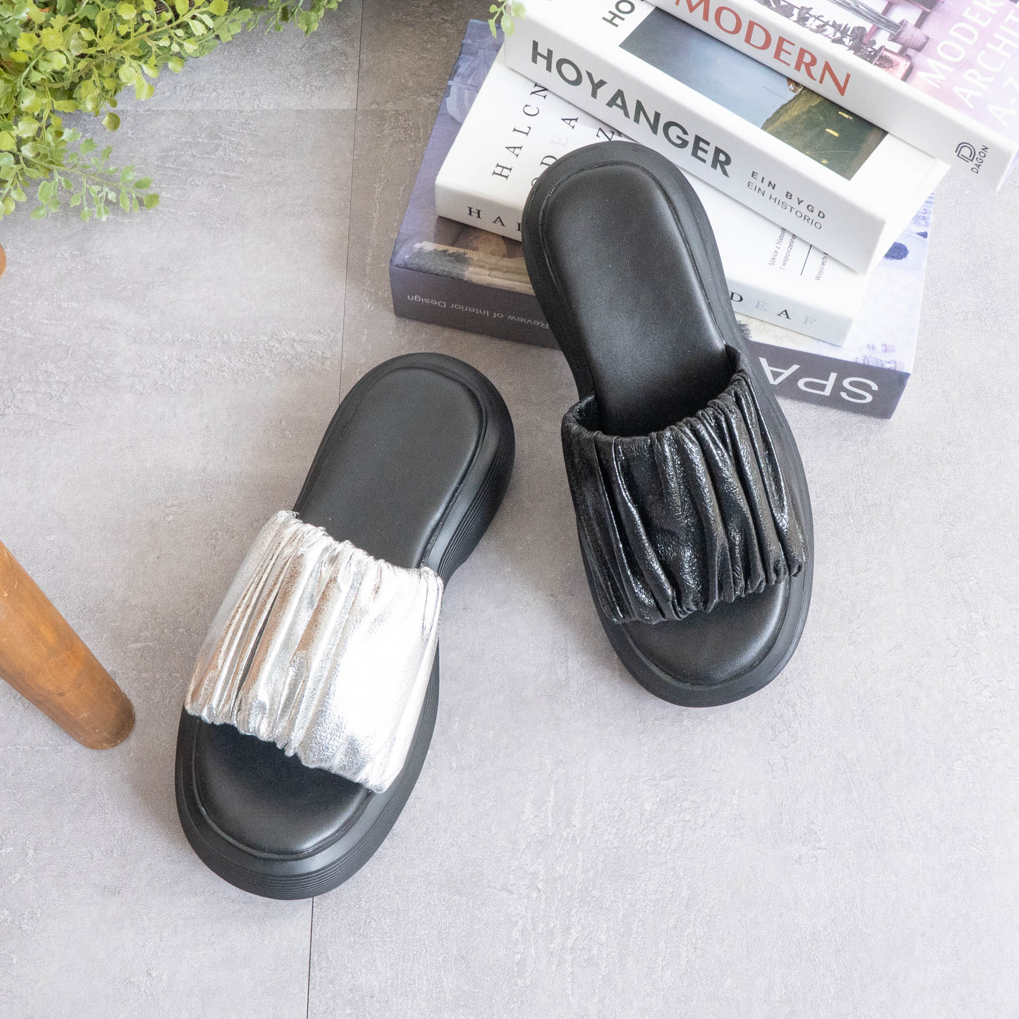 ファビーファビー FABBY FABBY. 厚底ラウンドボリュームギャザーサンダル （シルバー） シルバー