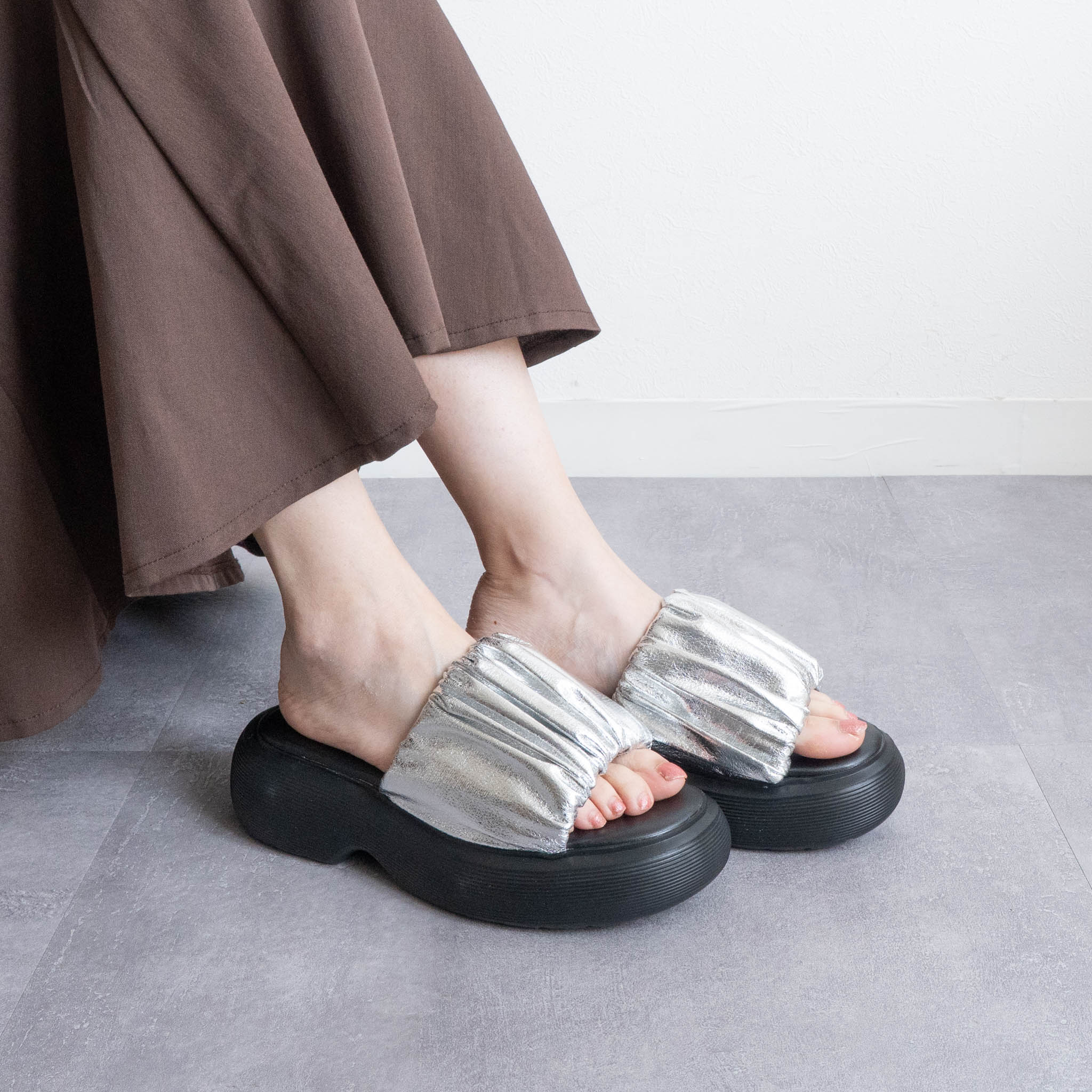 ファビーファビー FABBY FABBY. 厚底ラウンドボリュームギャザーサンダル （シルバー） シルバー