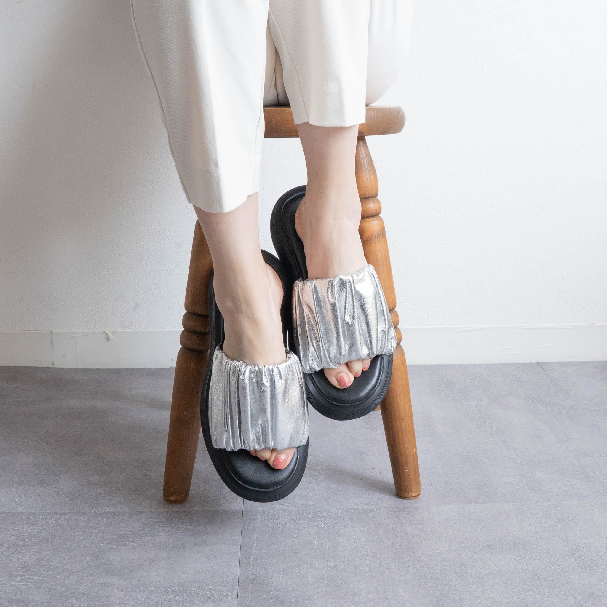 ファビーファビー FABBY FABBY. 厚底ラウンドボリュームギャザーサンダル （シルバー） シルバー