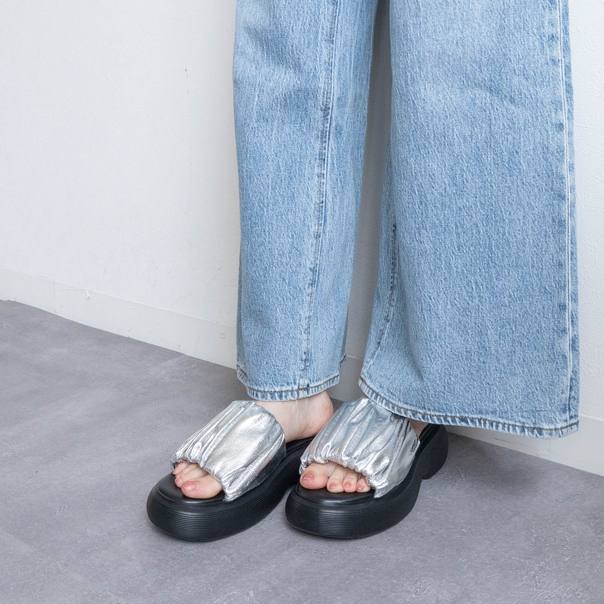 ファビーファビー FABBY FABBY. 厚底ラウンドボリュームギャザーサンダル （シルバー） シルバー