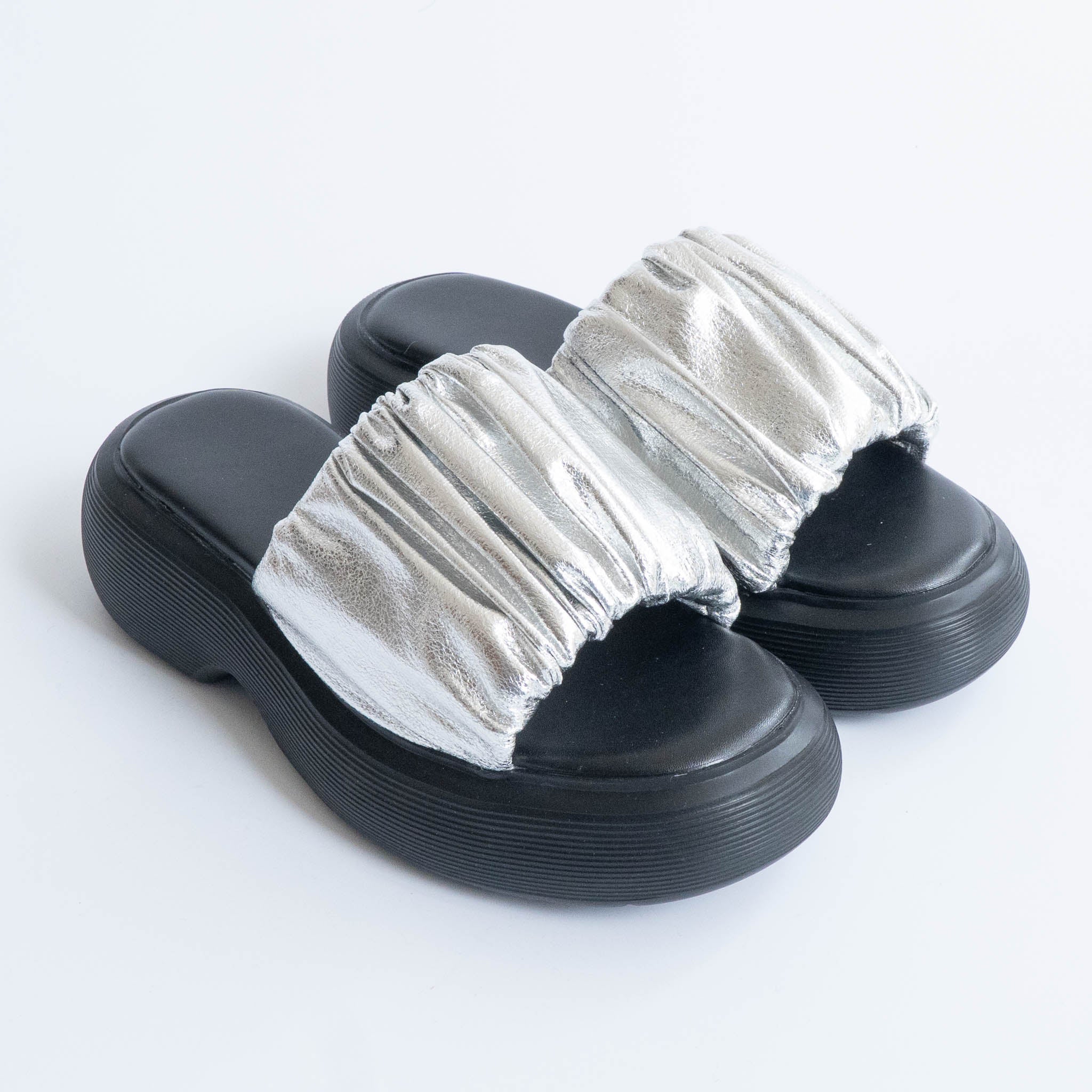 ファビーファビー FABBY FABBY. 厚底ラウンドボリュームギャザーサンダル （シルバー） シルバー