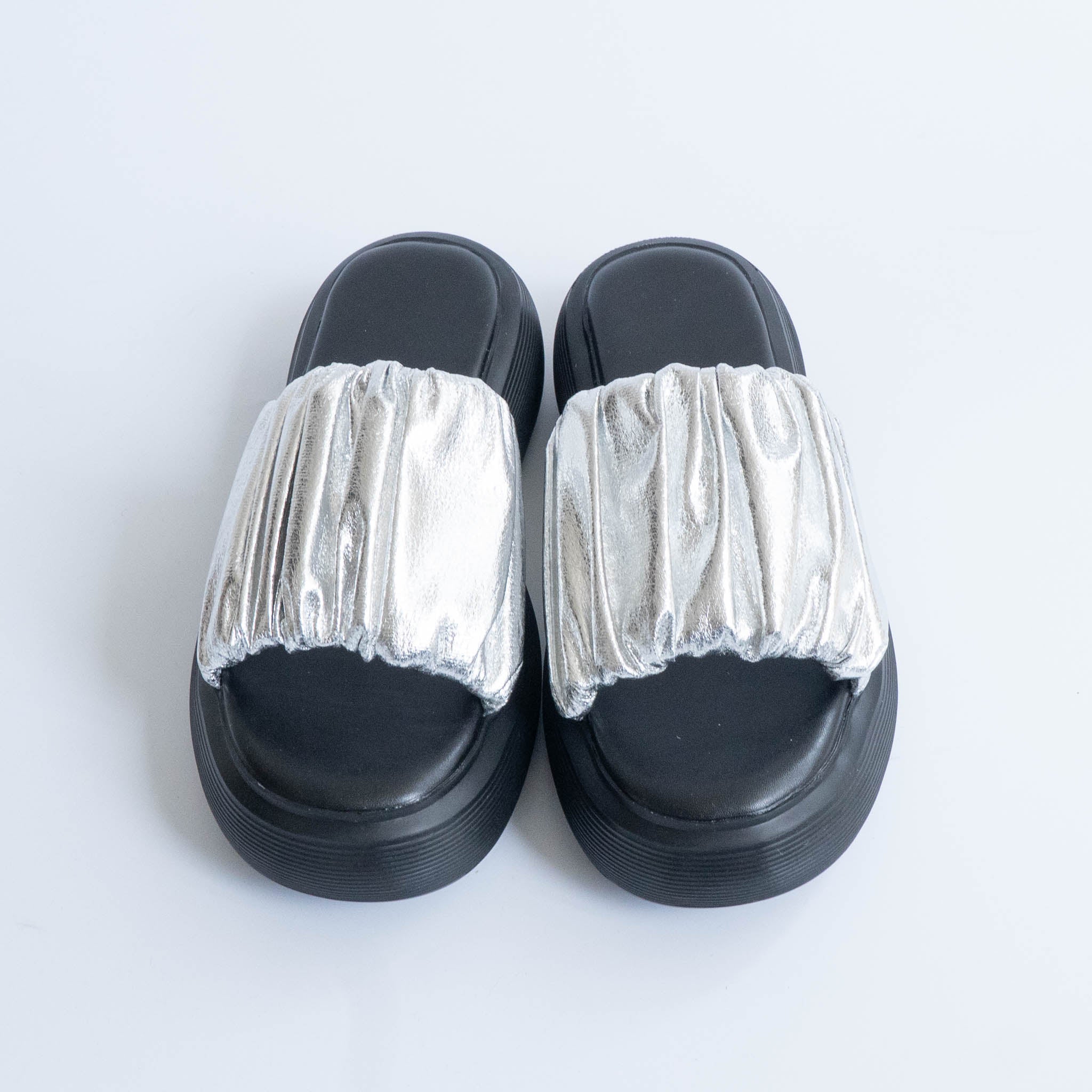 ファビーファビー FABBY FABBY. 厚底ラウンドボリュームギャザーサンダル （シルバー） シルバー