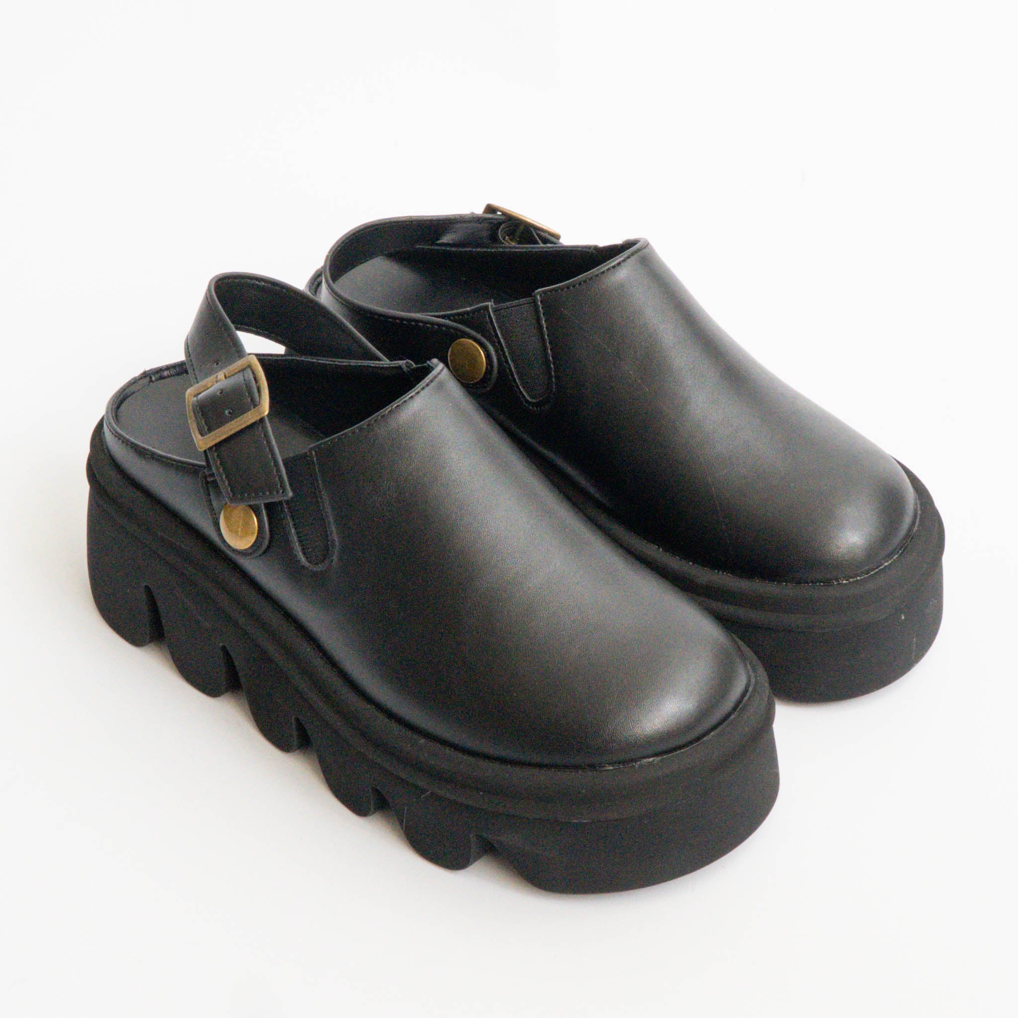 ファビーファビー FABBY FABBY. 厚底ビブラムサボサンダル （PUブラック） PUブラック