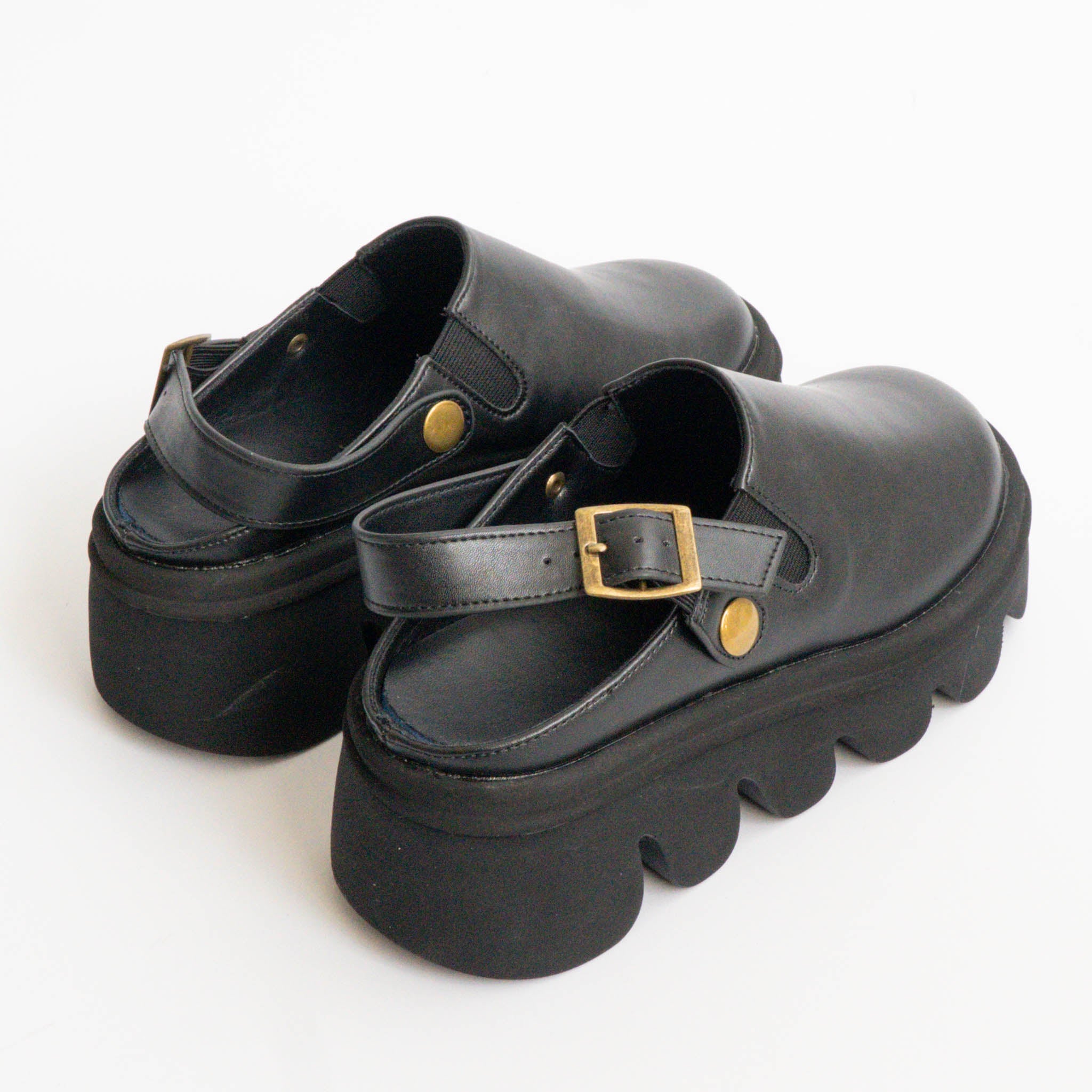 ファビーファビー FABBY FABBY. 厚底ビブラムサボサンダル （PUブラック） PUブラック
