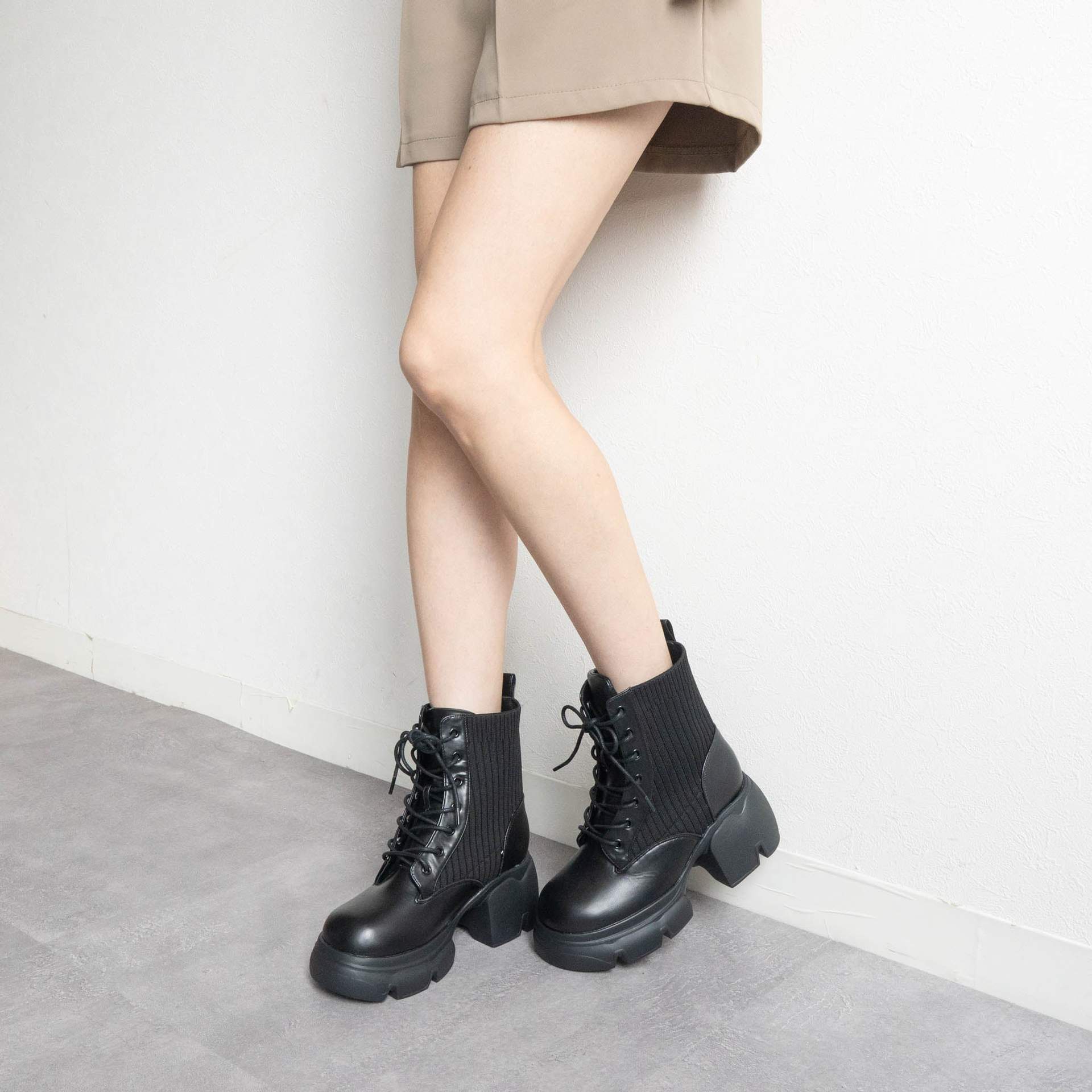 ファビーファビー FABBY FABBY. 厚底リブニットレースアップショートブーツ （ブラック） ブラック