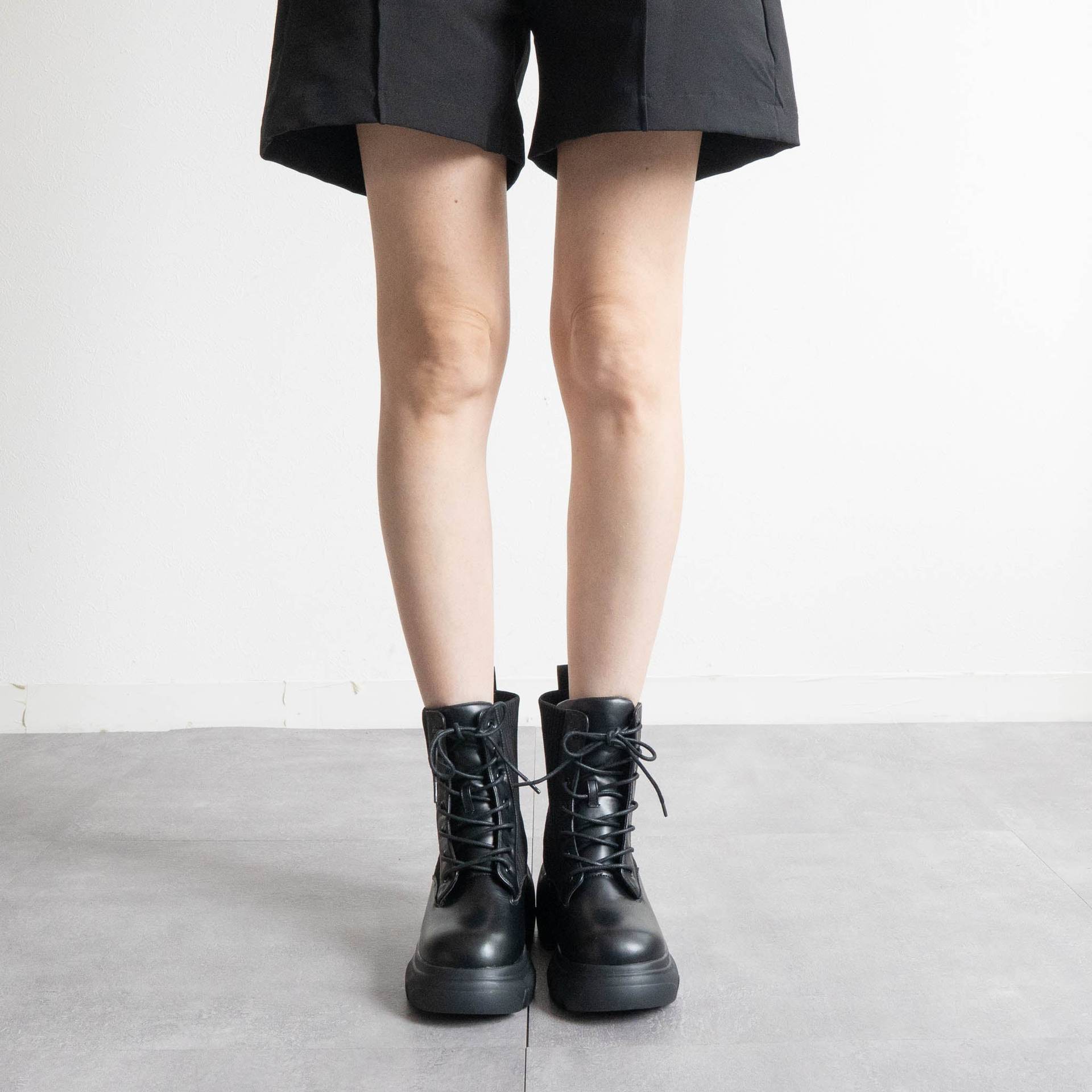 ファビーファビー FABBY FABBY. 厚底リブニットレースアップショートブーツ （ブラック） ブラック