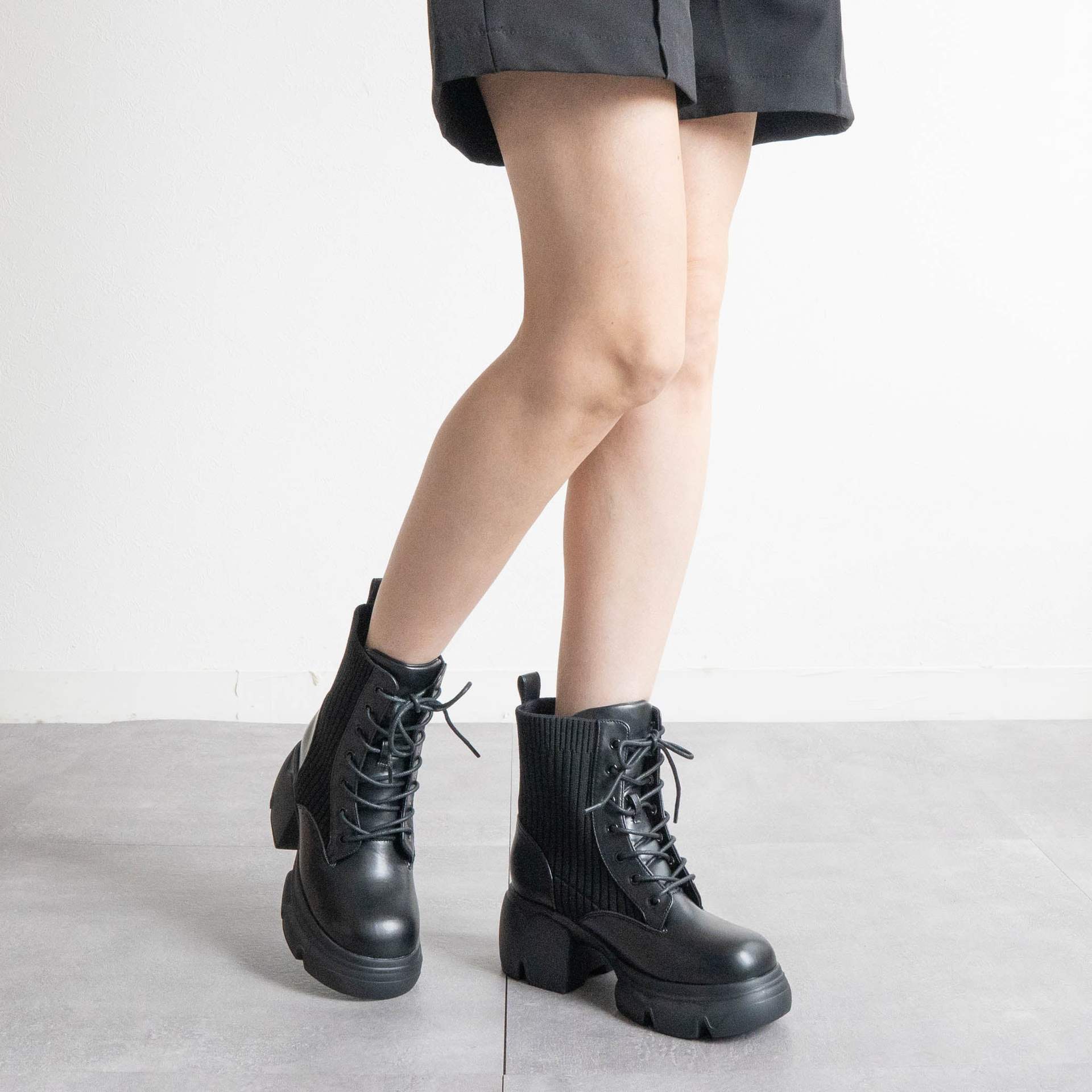 ファビーファビー FABBY FABBY. 厚底リブニットレースアップショートブーツ （ブラック） ブラック