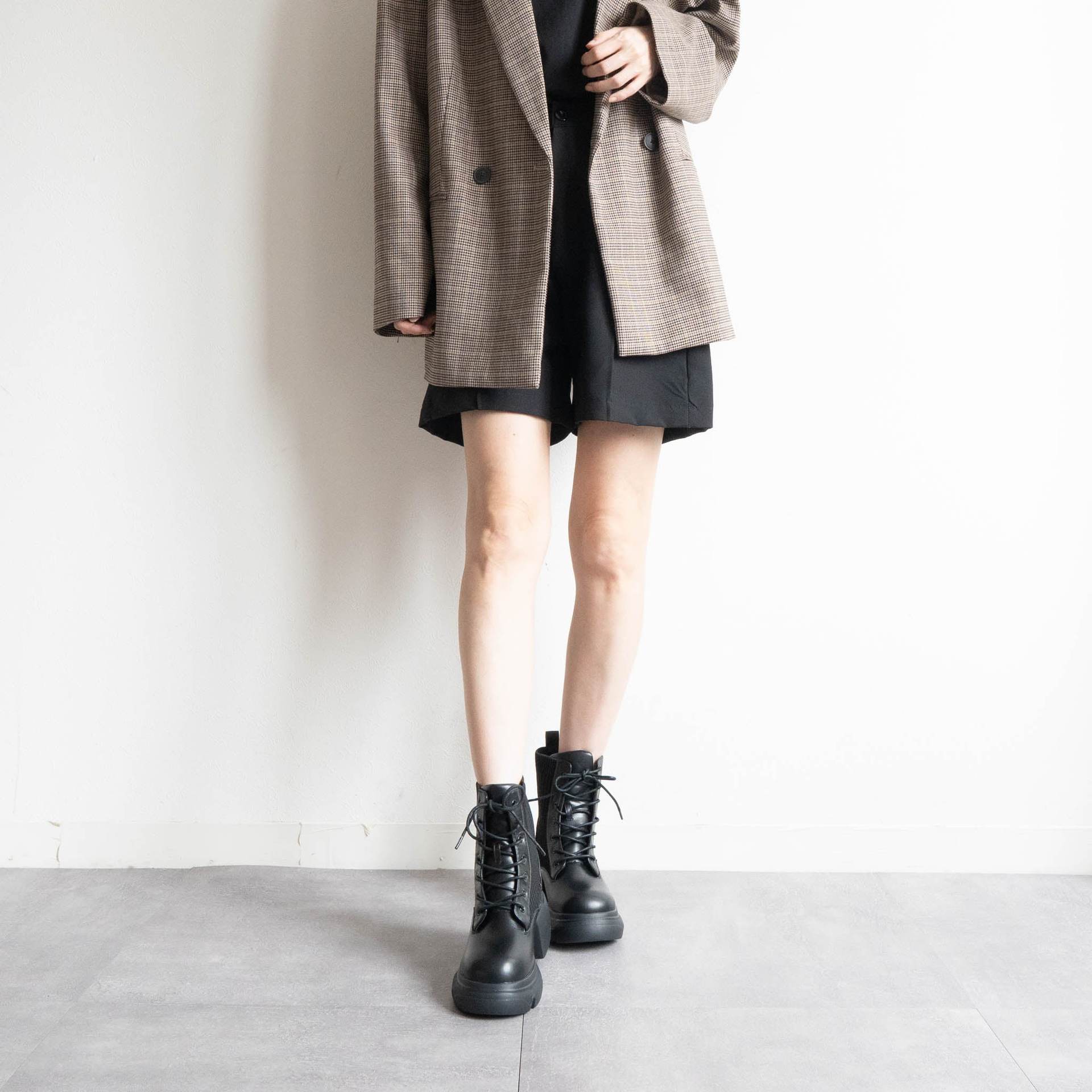 ファビーファビー FABBY FABBY. 厚底リブニットレースアップショートブーツ （ブラック） ブラック