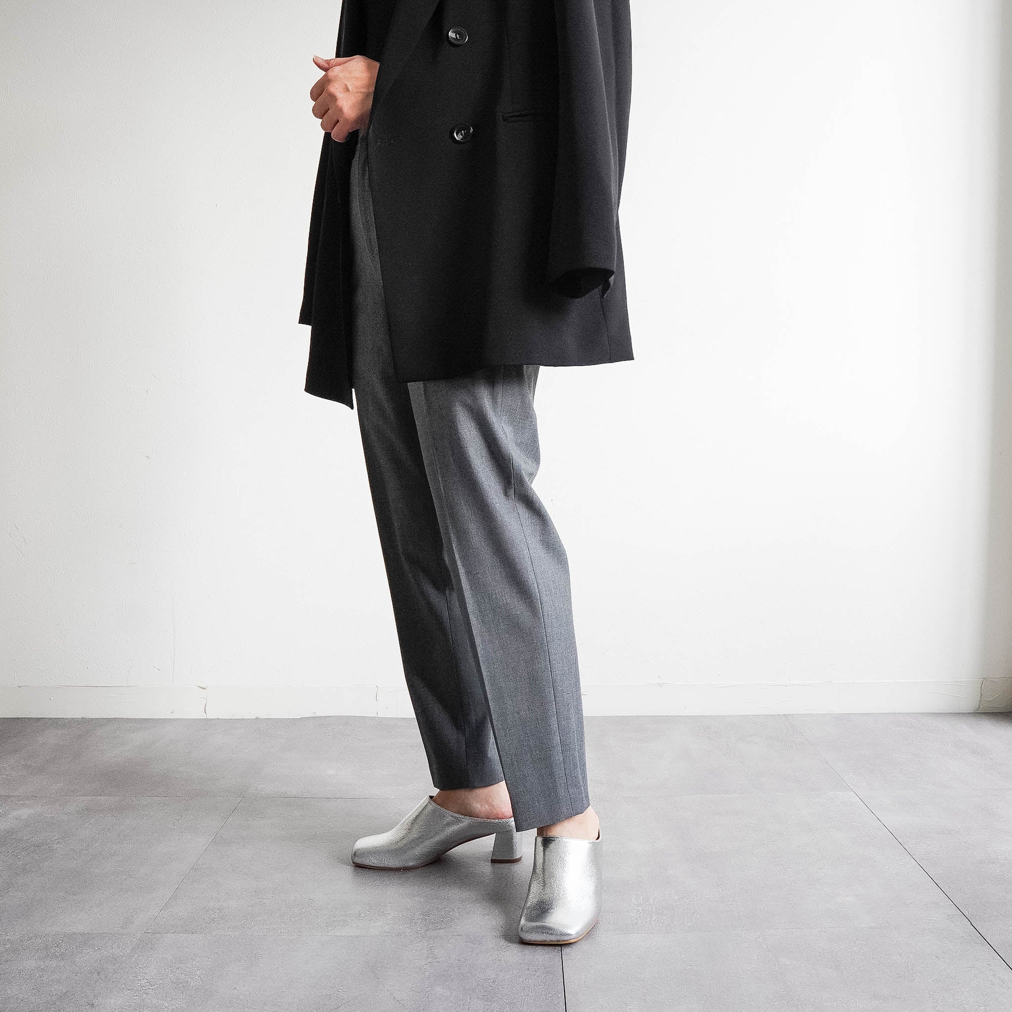 ファビーファビー FABBY FABBY. スクエアトゥチャンキーヒールミュール （シルバー） シルバー