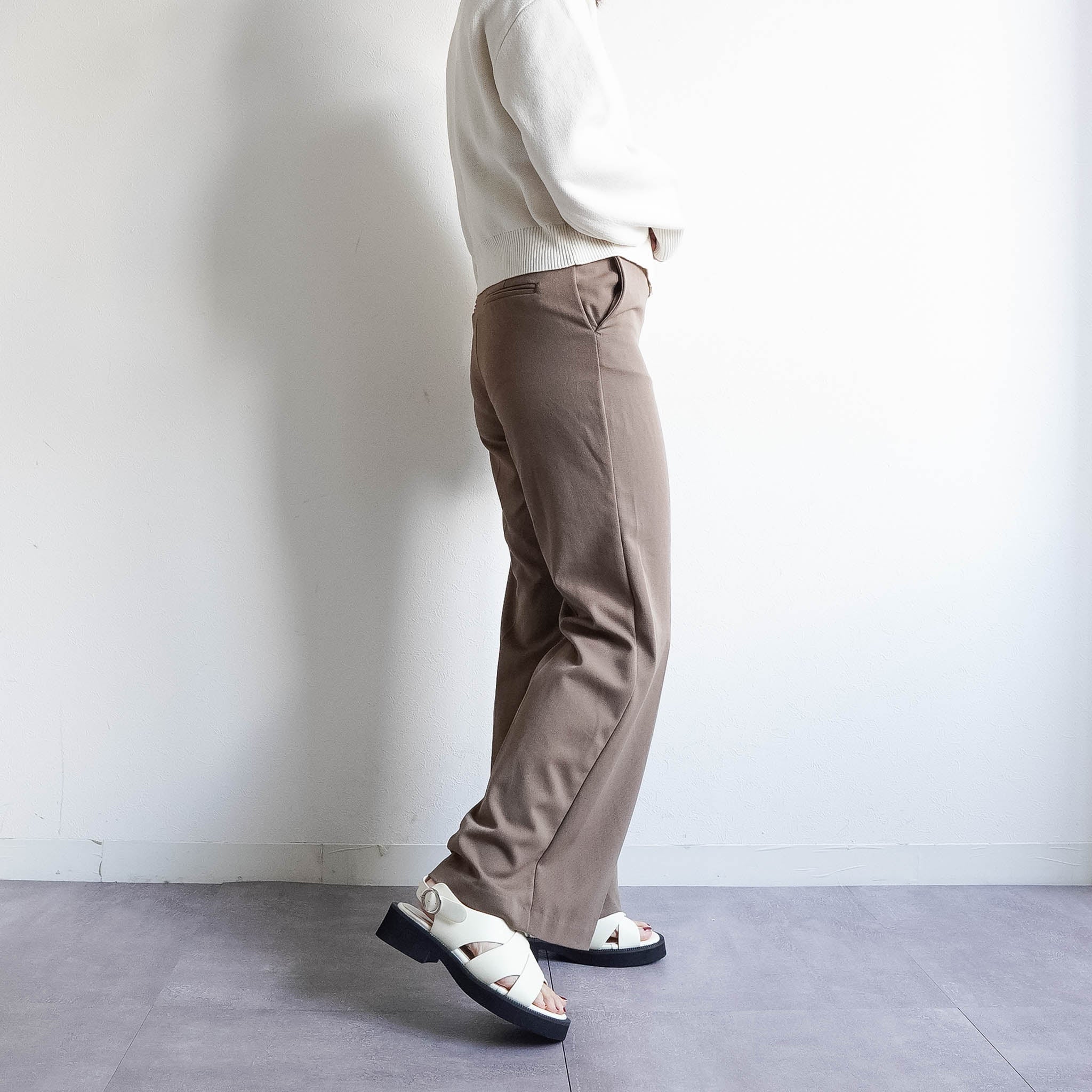 ファビーファビー FABBY FABBY. ワイドクロスバックストラップサンダル （オフ） オフ