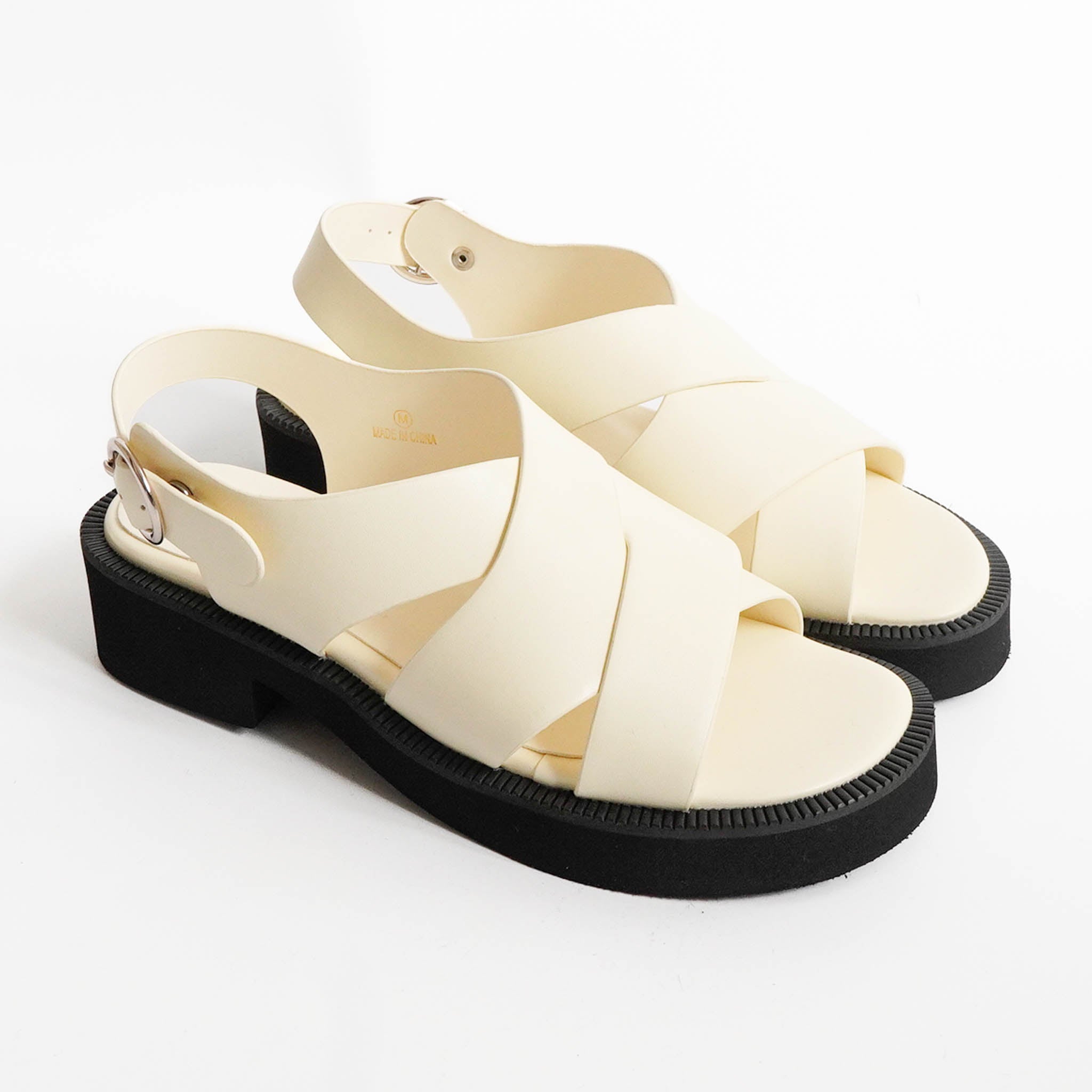 ファビーファビー FABBY FABBY. ワイドクロスバックストラップサンダル （オフ） オフ