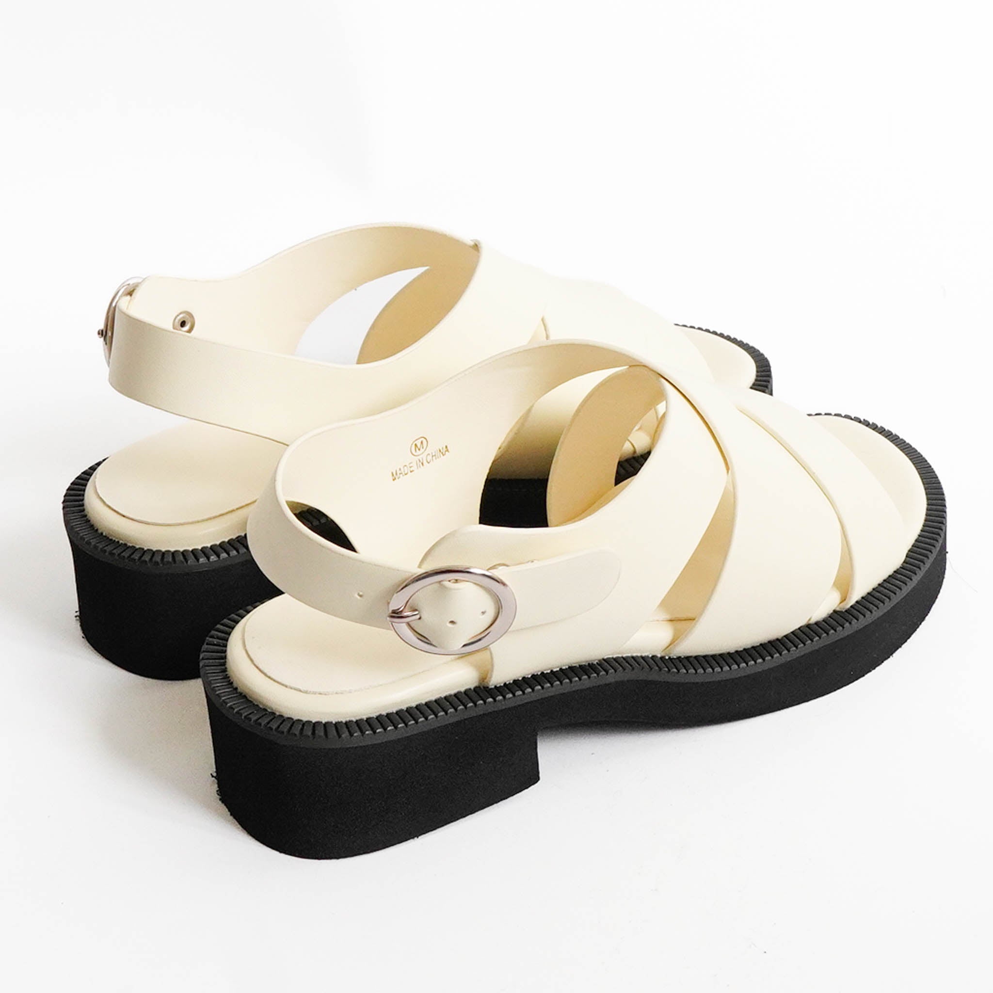 ファビーファビー FABBY FABBY. ワイドクロスバックストラップサンダル （オフ） オフ