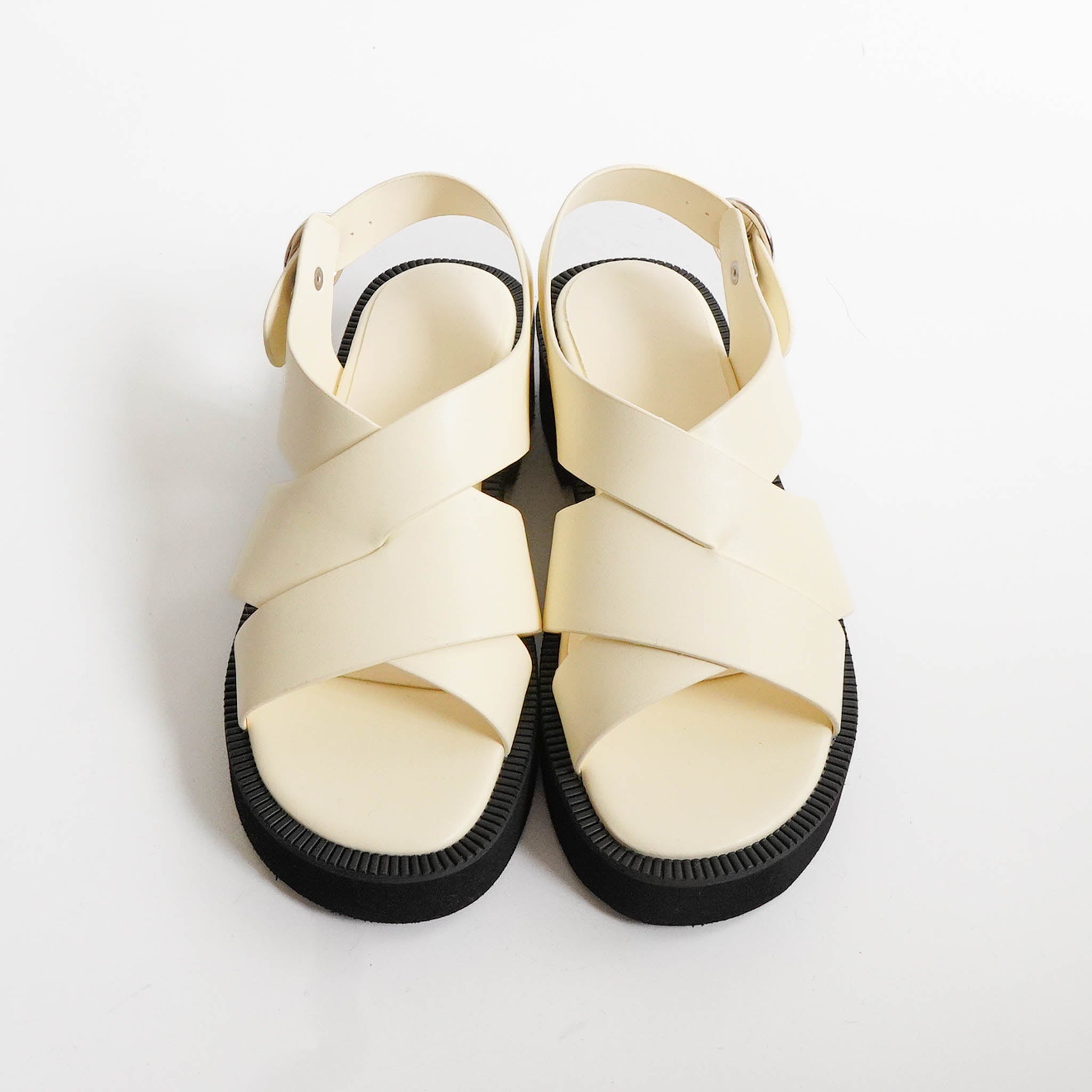 ファビーファビー FABBY FABBY. ワイドクロスバックストラップサンダル （オフ） オフ