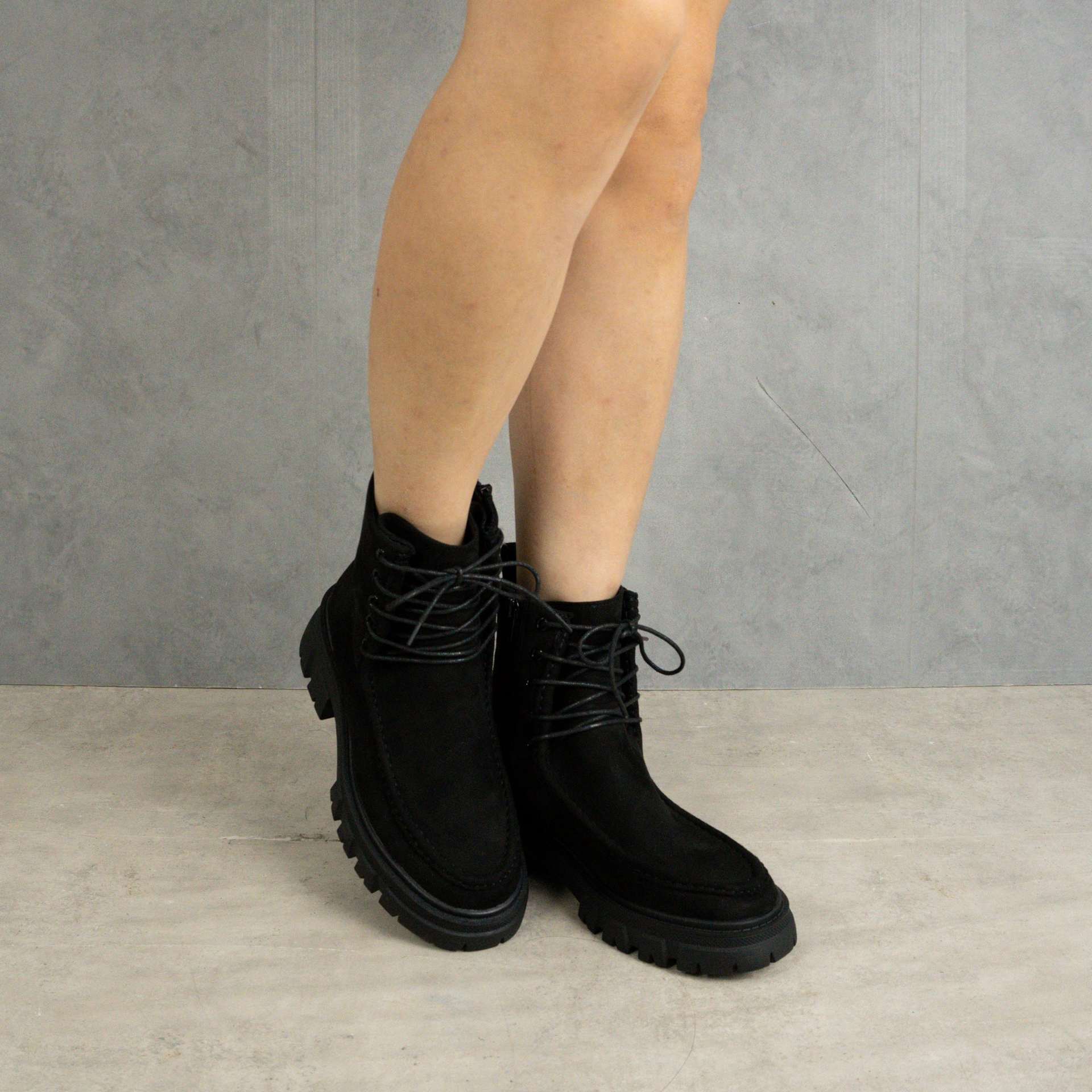 FABBY FABBY. Lace-up suede tank sole short boots