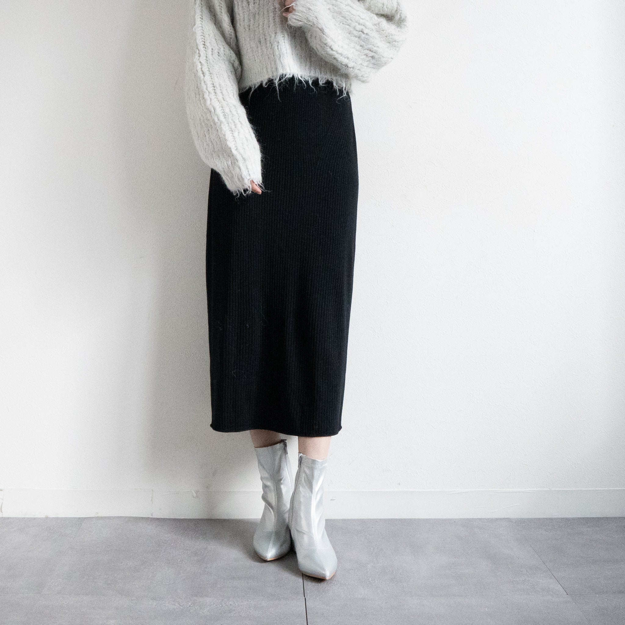 ファビーファビー FABBY FABBY. ストレッチポインテッドショートブーツ （シルバー） シルバー