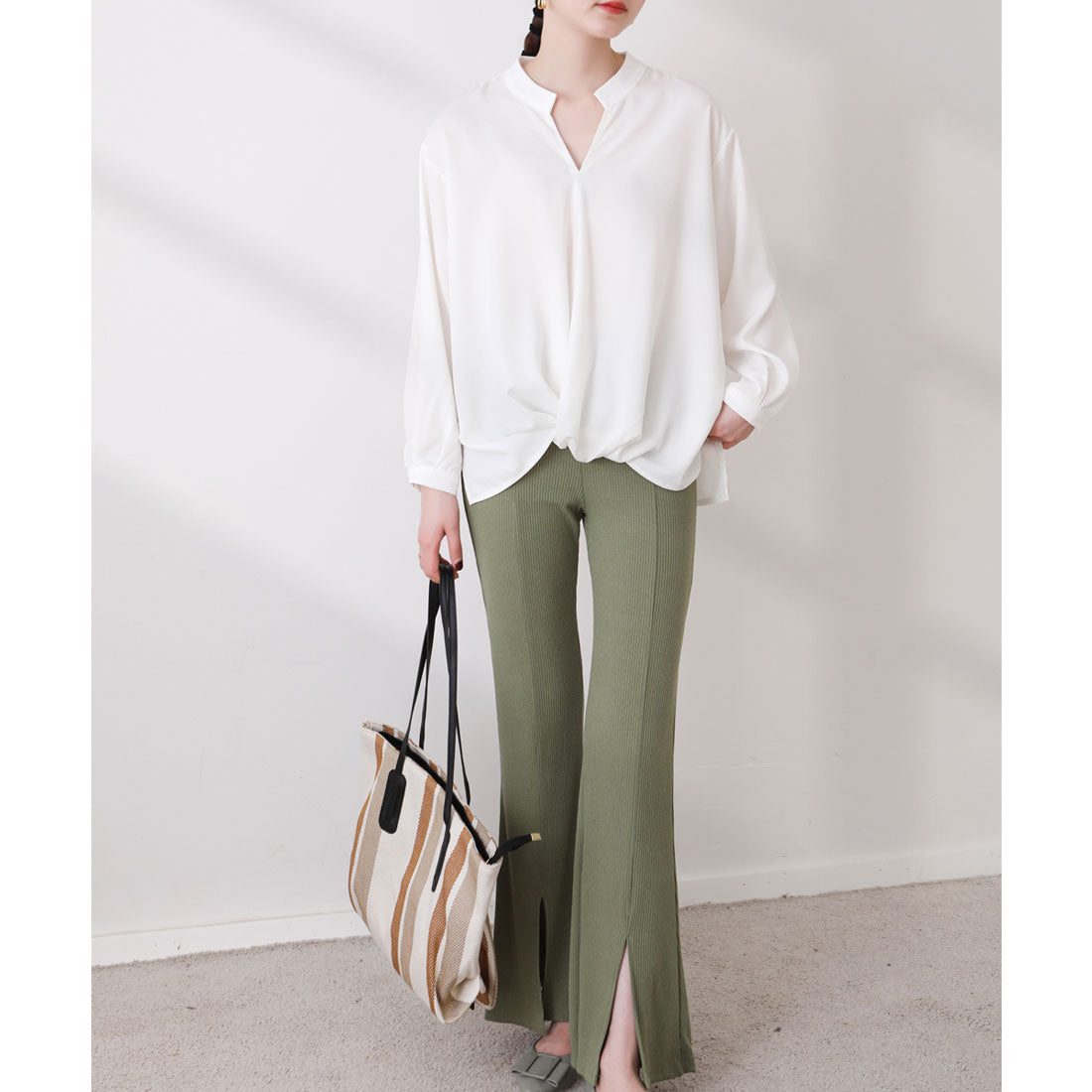 フォースメント Forcement スキッパーネックラインが女性らしいシフォンシャツ