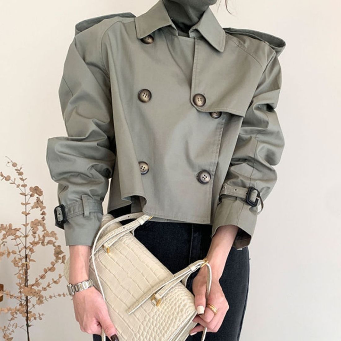 "Forcement Inner Compatible Short Trench Coat"
