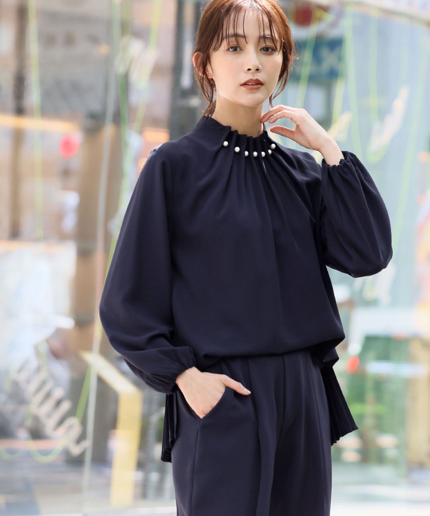 フロリア Flolia タックパールペプラムプリーツブラウス・テーパードパンツの2点セットアップフォーマルセレモニースーツ【洗える】,ネイビー