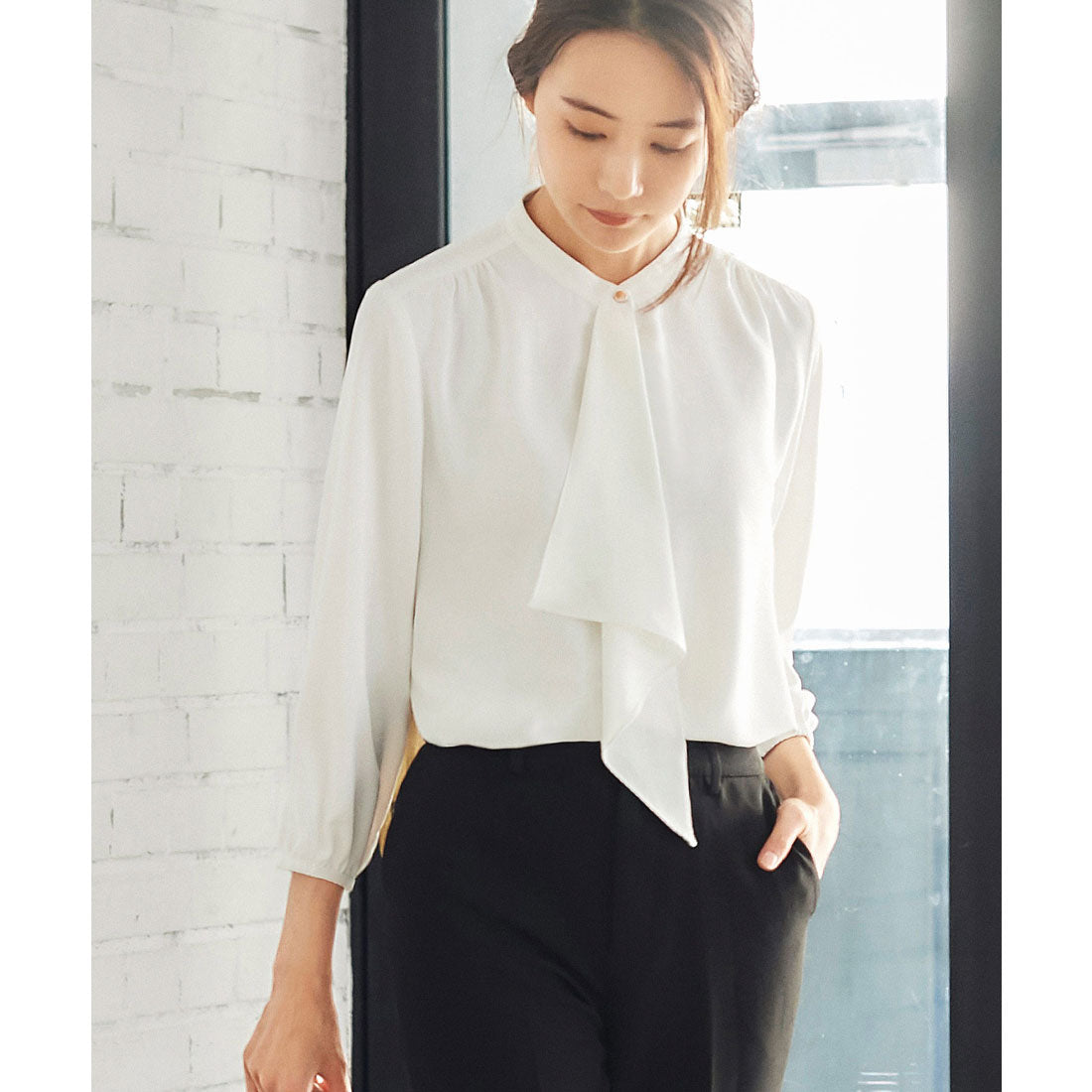 Flolia Front ruffle 3/4 sleeve blouse