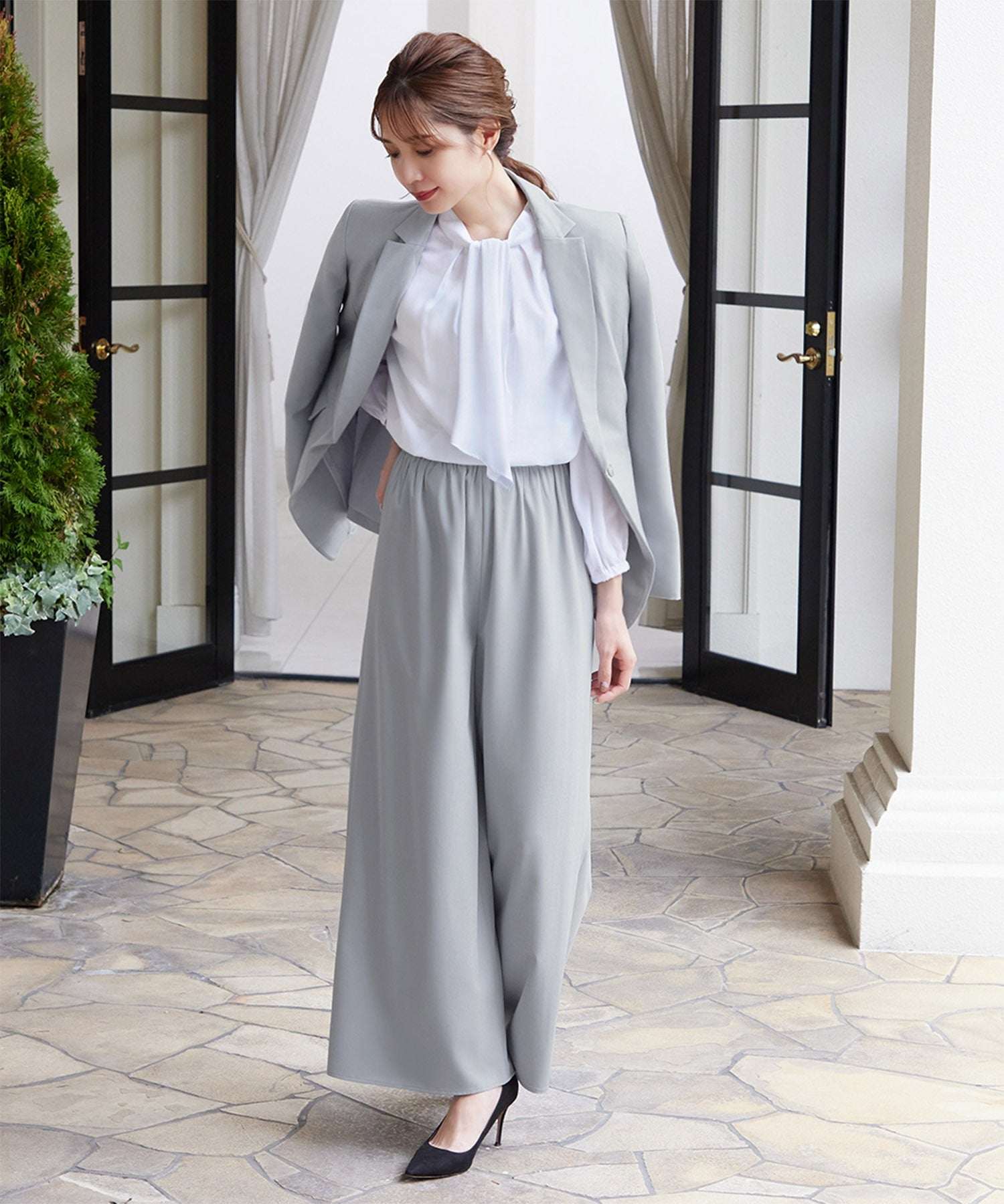 フロリア Flolia テーラードジャケット・フレアシルエットワイドパンツの2点セットセレモニースーツ