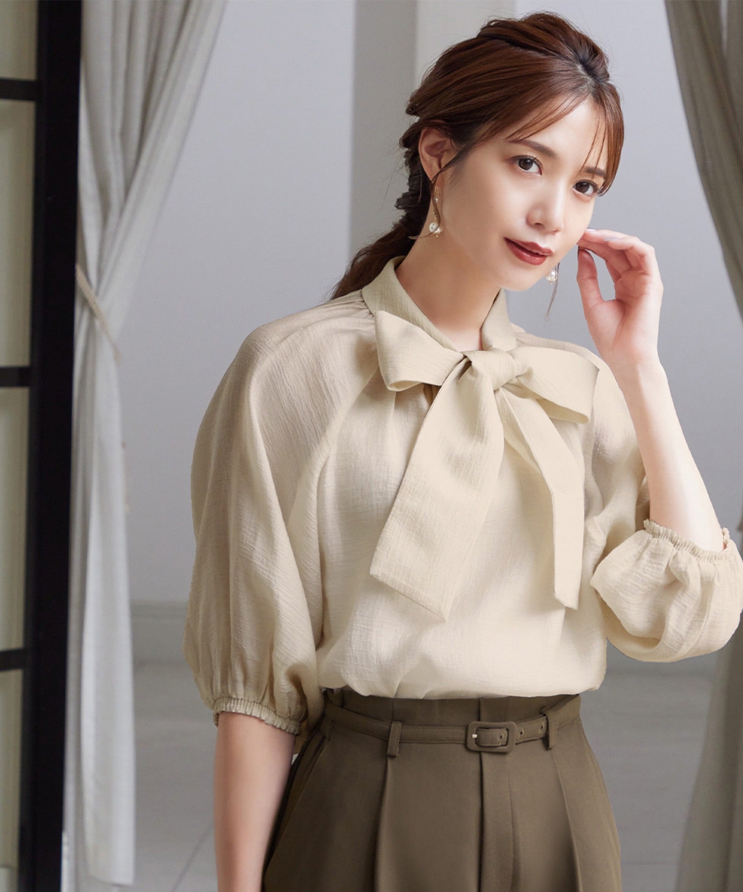 Flolia 2way volume sleeve big ribbon stand neck half sleeve blouse