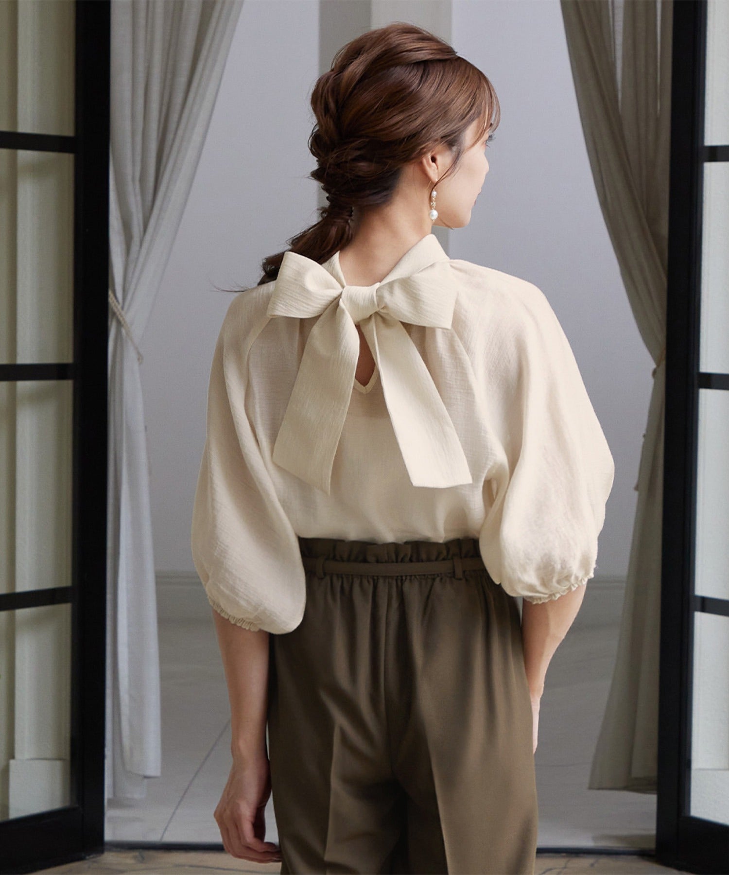 Flolia 2way volume sleeve big ribbon stand neck half sleeve blouse