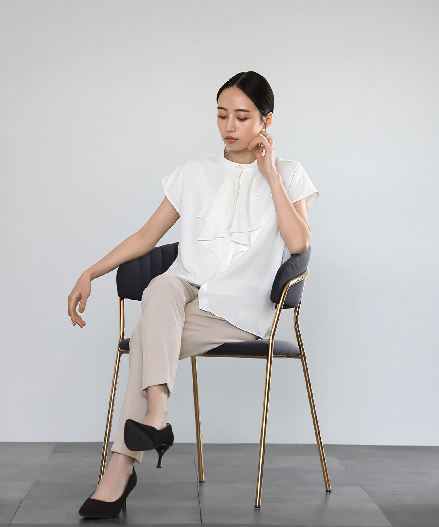 Flolia Frill Tie Short Sleeve Business Blouse [Washable]