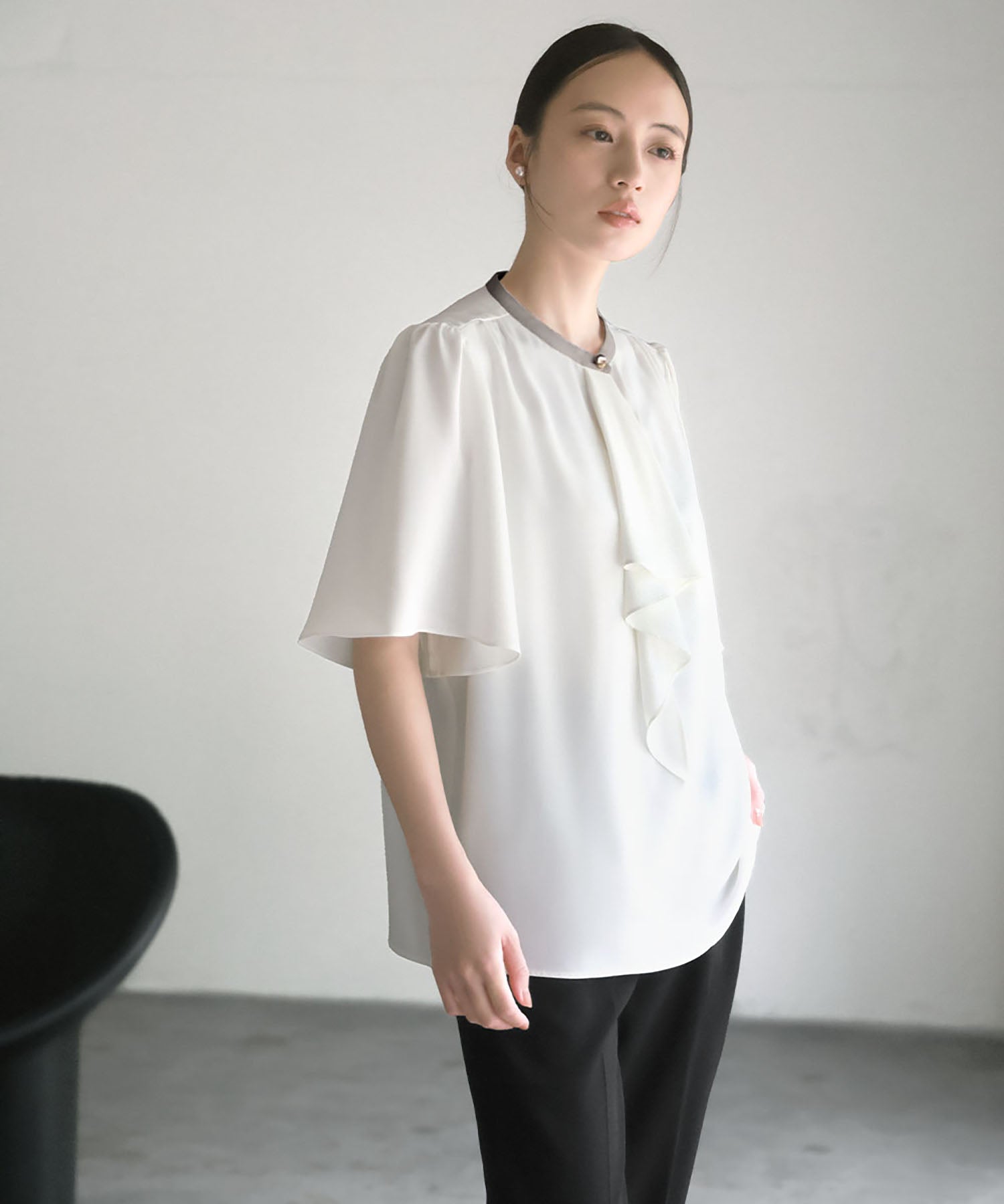 Flolia Bow Tie Flare Sleeve Bicolor Business Blouse [Washable]