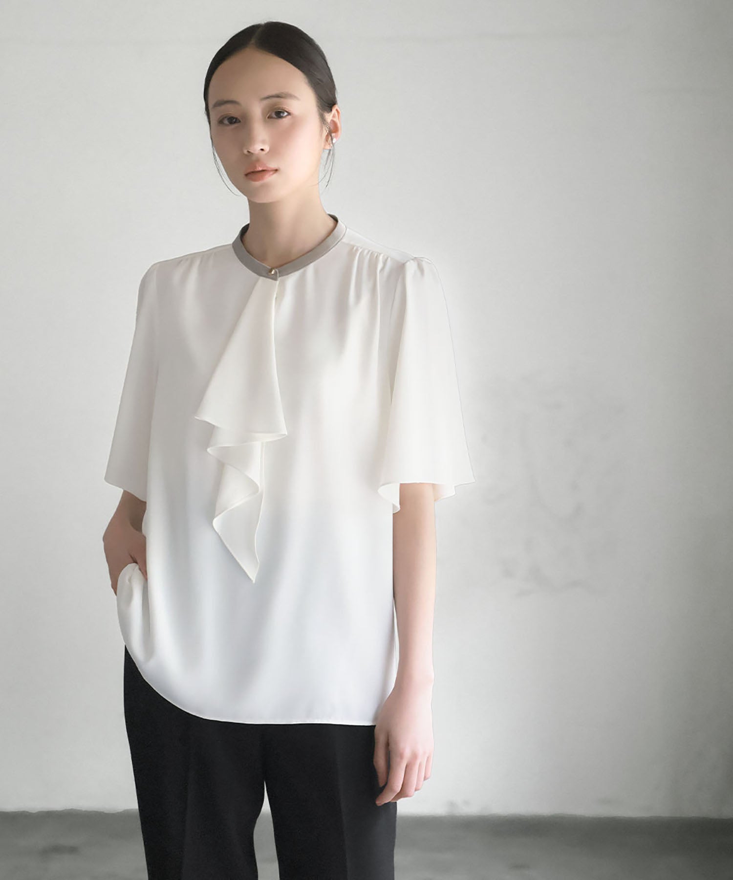 Flolia Bow Tie Flare Sleeve Bicolor Business Blouse [Washable]