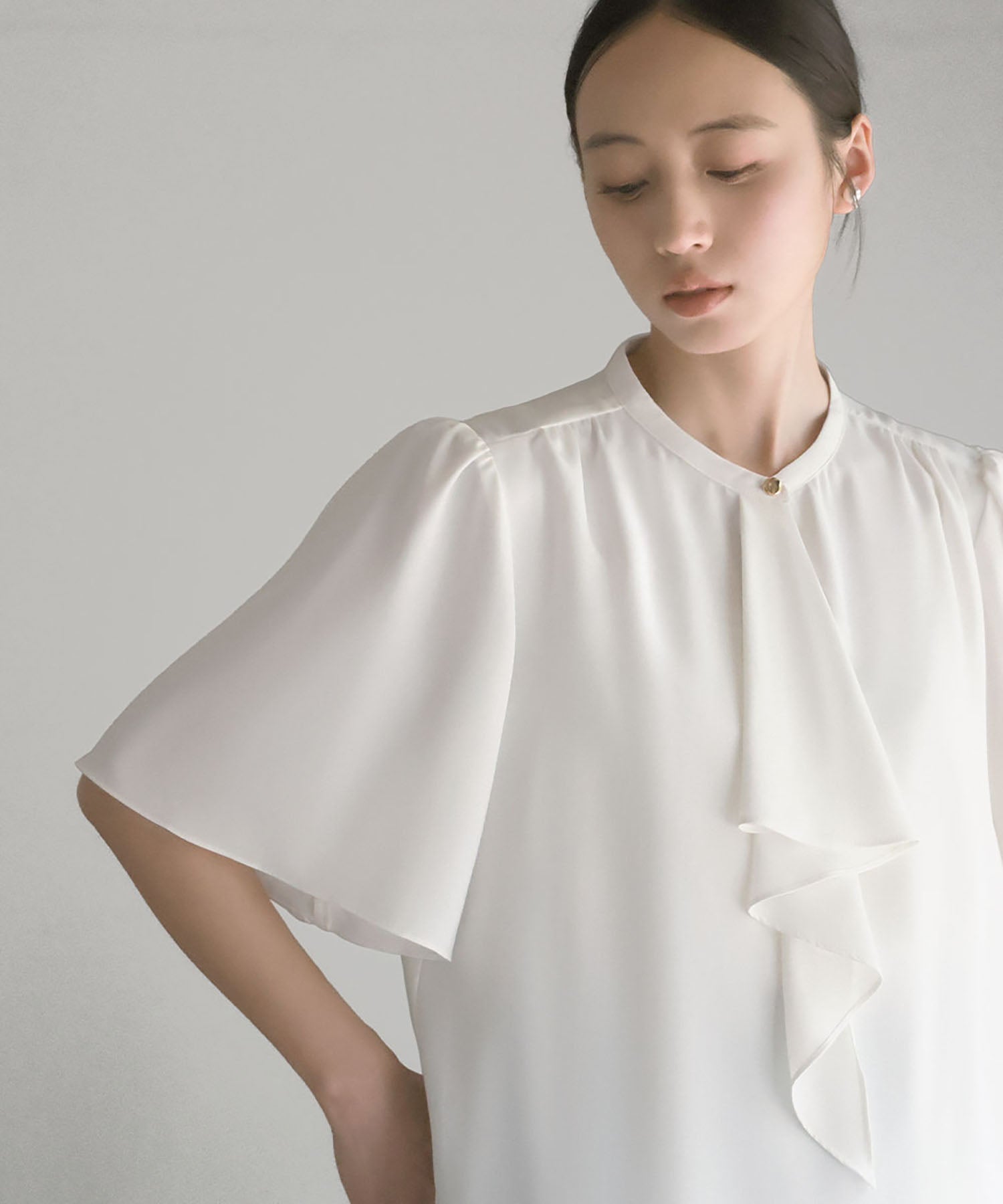 Flolia Bow Tie Flare Sleeve Bicolor Business Blouse [Washable]