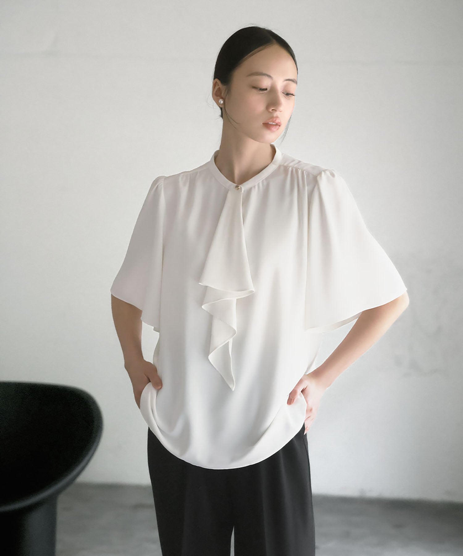 Flolia Bow Tie Flare Sleeve Bicolor Business Blouse [Washable]