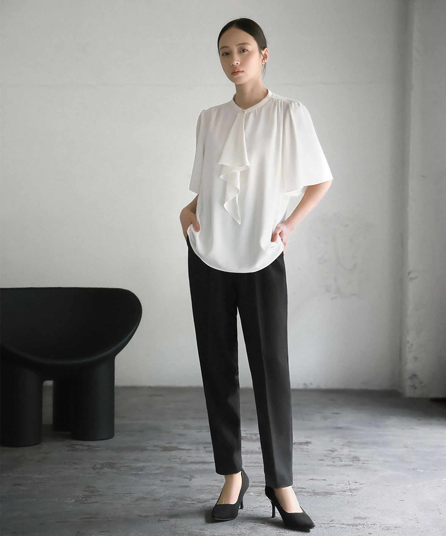 Flolia Bow Tie Flare Sleeve Bicolor Business Blouse [Washable]