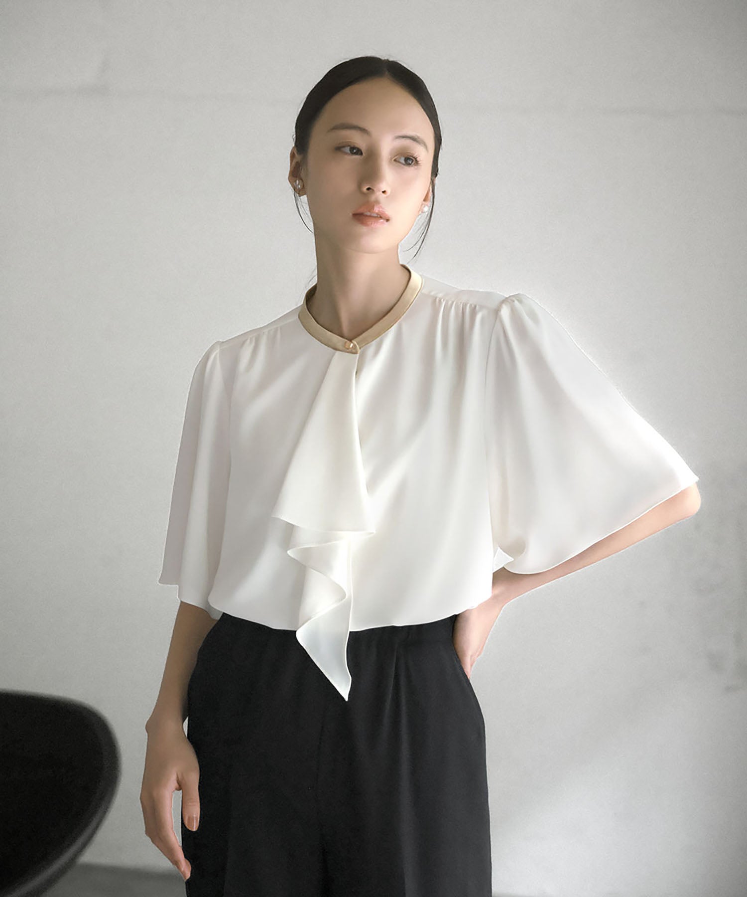 Flolia Bow Tie Flare Sleeve Bicolor Business Blouse [Washable]